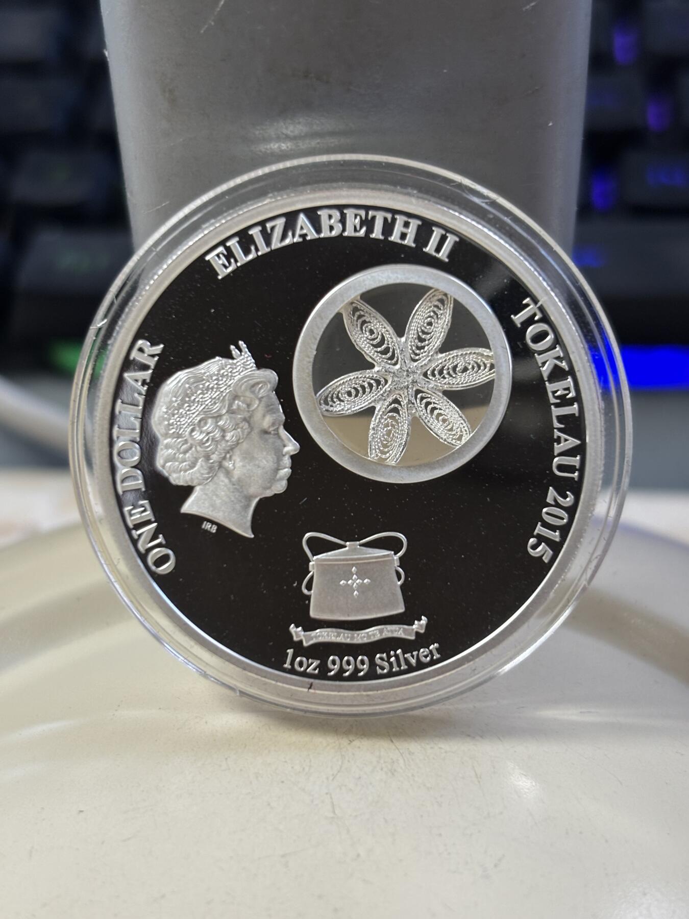 第188期拍卖 托克劳2015年掐丝动物系列北极熊1盎司纪念彩银币，999银，发行1500枚，有氧化