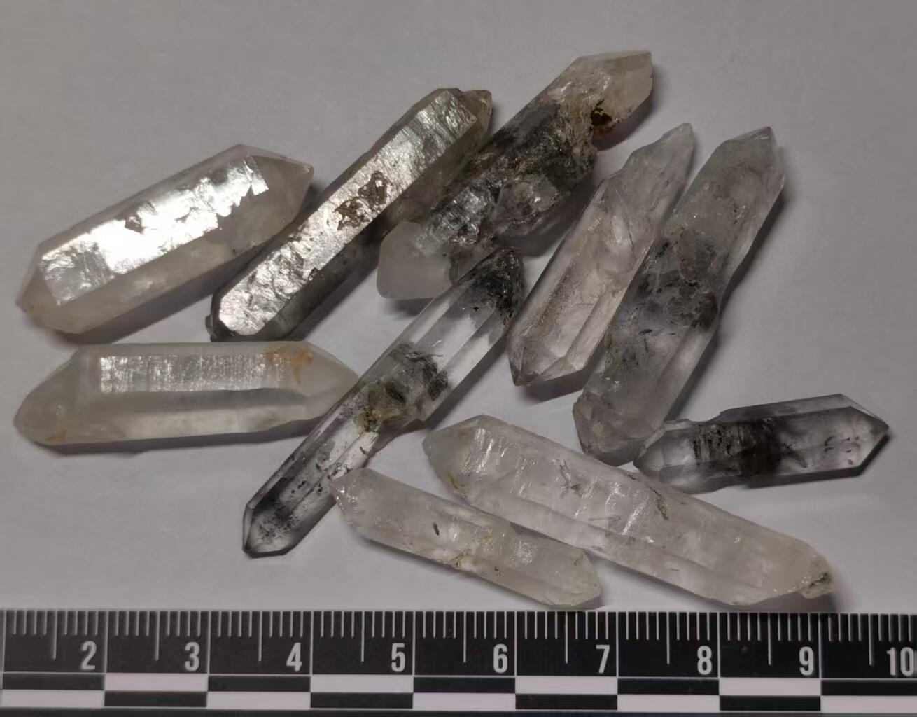 七河·世界币章小拍（总第34期） 藏家出品 X716（3） 长条状云贵闪灵水晶原石 一组 10 件