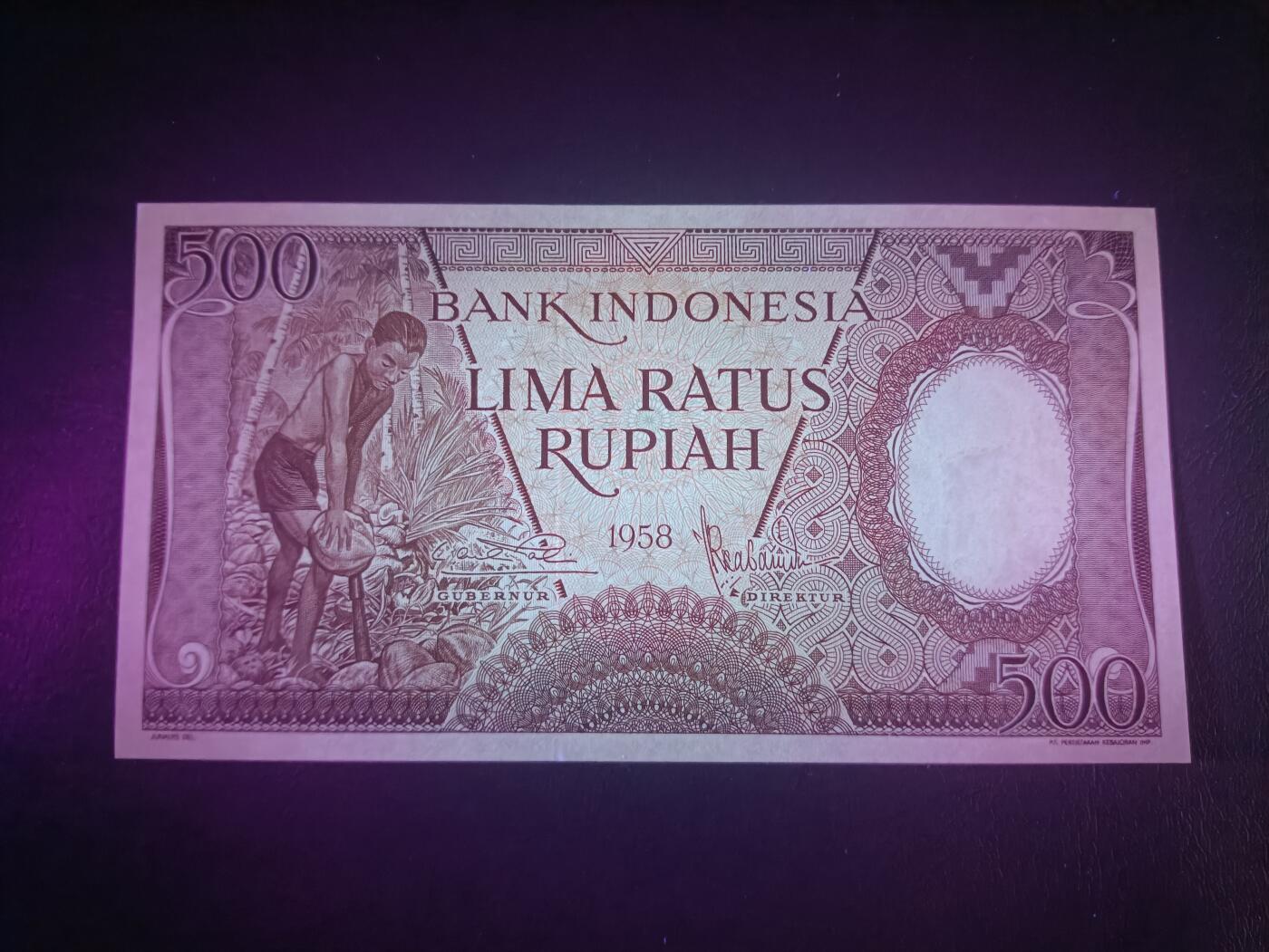 2026一月第三期，总213期 印度尼西亚1958版500卢比UNC无47，椰子采摘和传统民居，稀有品种