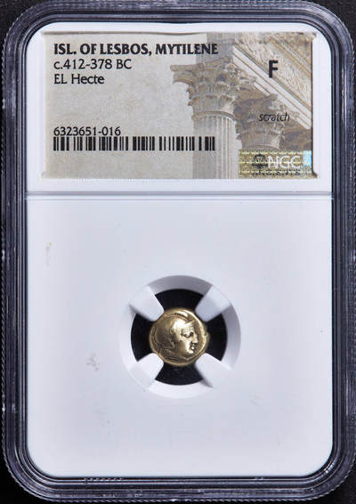 【俄甄集藏】“万象更新、马呈祥瑞”迎新春俄甄精品场-2026年(047)01-21 星期三 晚 19:30 全场包邮 - 古希腊莱斯沃斯岛米提利尼城邦公元前412年-前378年智慧女神雅典娜1赫卡忒琥珀金币，NGC F，正面是戴阿提卡头盔的雅典娜头像，背面狮皮，直径：10mm,，重量：2.53克，热门品种