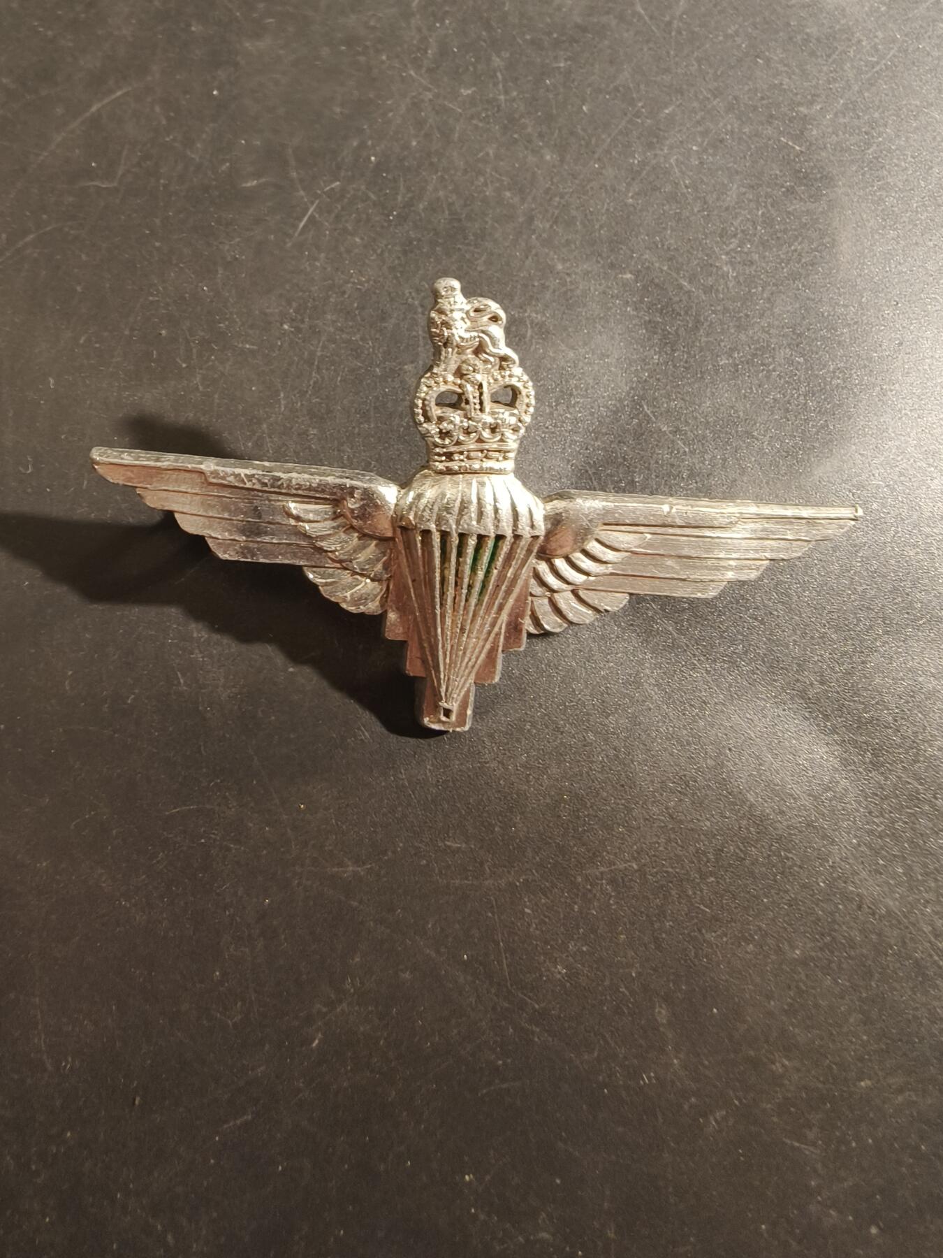 老王徽章第177期 英国皇家空降兵团帽徽     女王时期