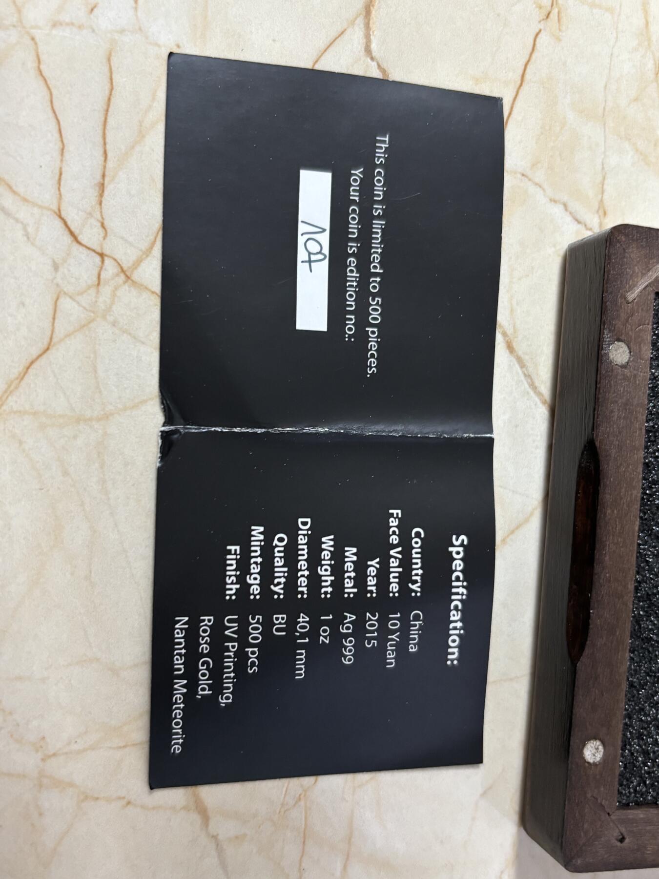 第188期拍卖 中国2015年熊猫镶嵌南丹陨石30克彩色纪念银币，999银，发行500枚