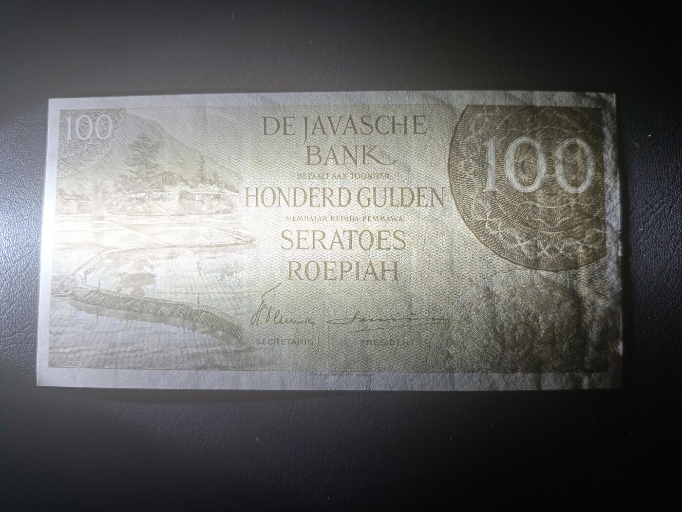 2026一月第三期，总213期 荷属东印度（现印度尼西亚）1946版100盾AUNC千位号，稻田和多文告示，稀有高面值，此时印尼独立运动如火如荼，三年后荷兰殖民政府彻底退出印尼，此版本故发行时间短回收彻底而稀有