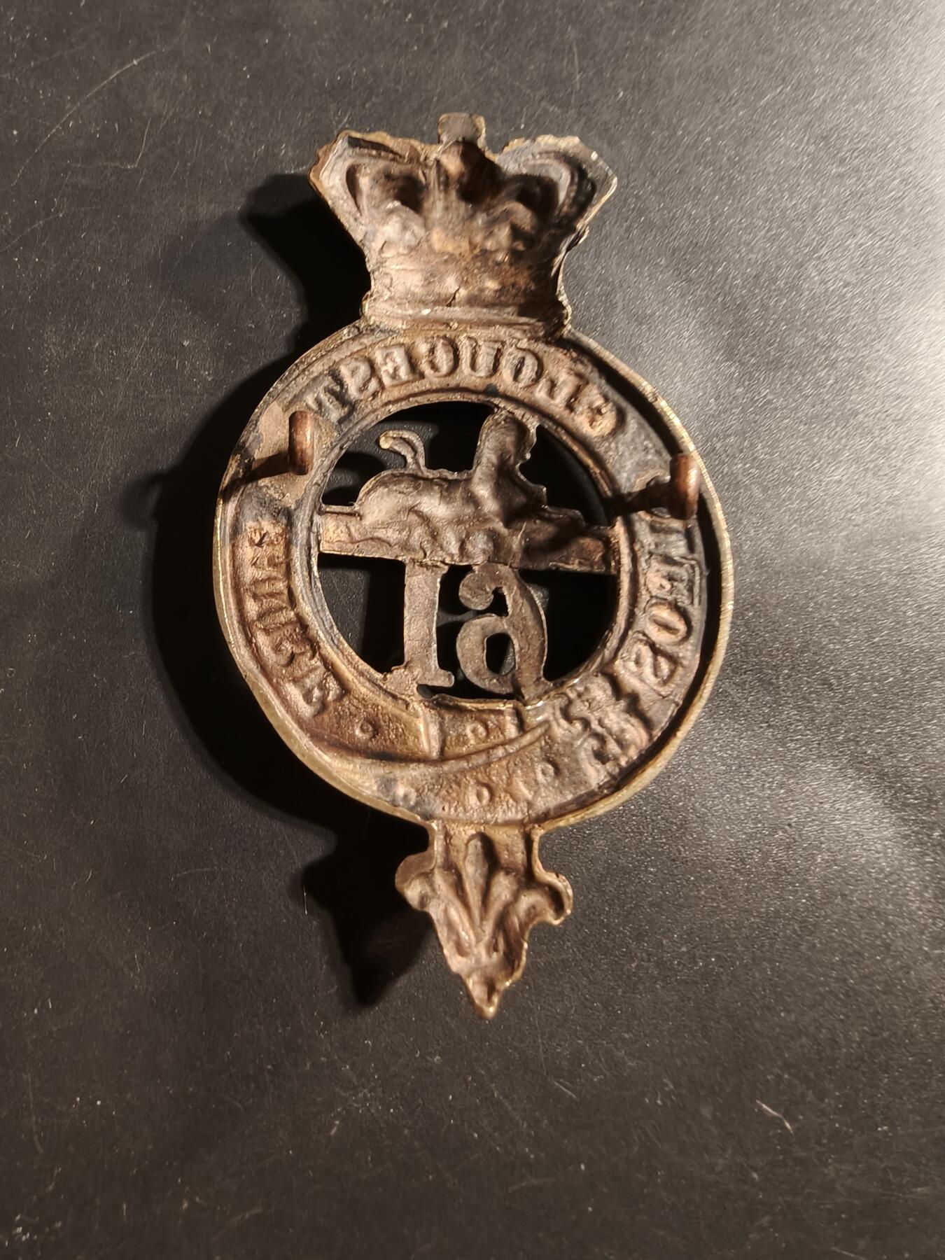 老王徽章第177期 英国陆军第61步兵团帽徽    维多利亚女王时期