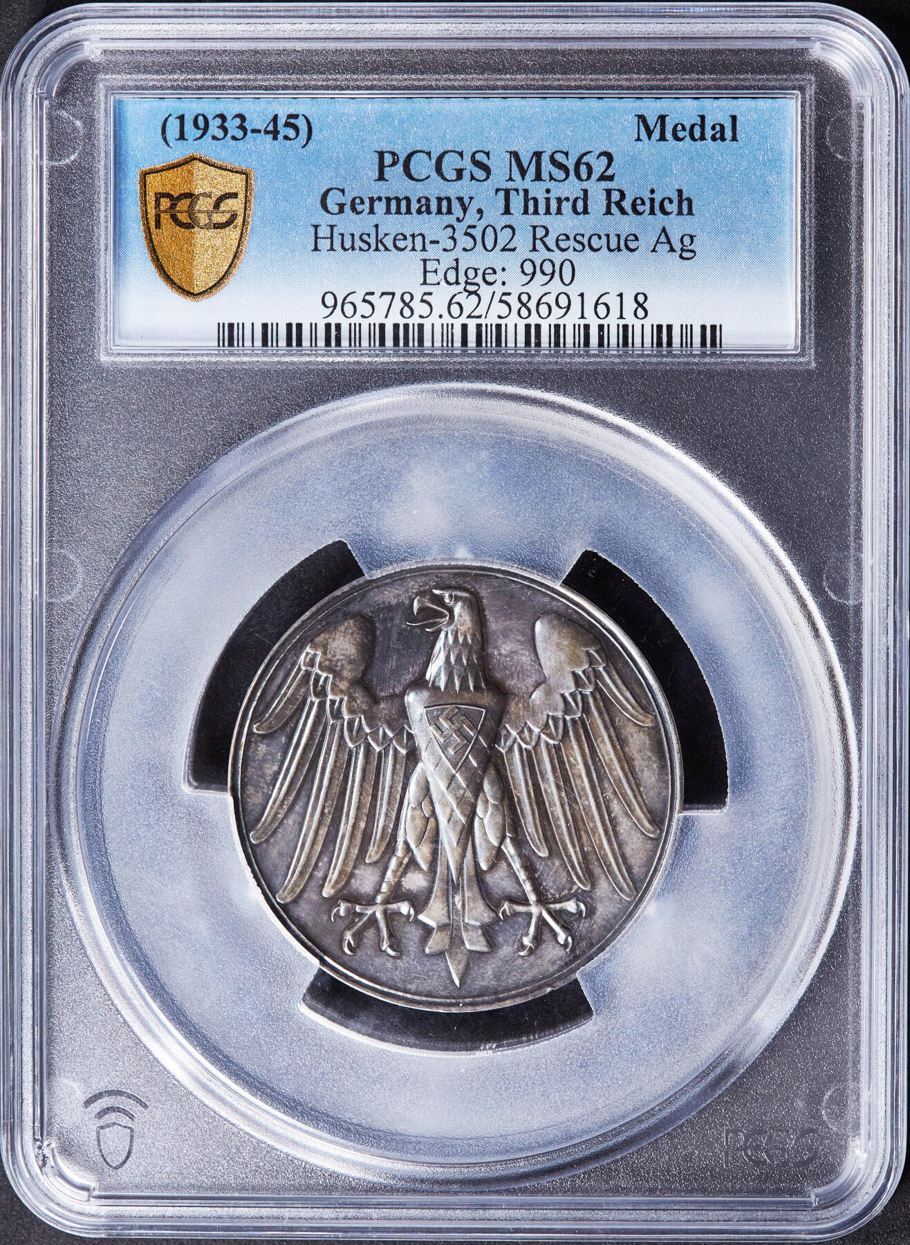 【俄甄集藏】“万象更新、马呈祥瑞”迎新春俄甄精品场-2026年(047)01-21 星期三 晚 19:30 全场包邮 德国第三帝国1933-1945年“危险救援”大银章，PCGS MS62，颁发给在火灾、事故或空袭等险情下实施救援的德国平民，是第三帝国社会荣誉表彰的一类奖章，酱彩老包浆，稀少品种 ，冠军分，直径：48mm