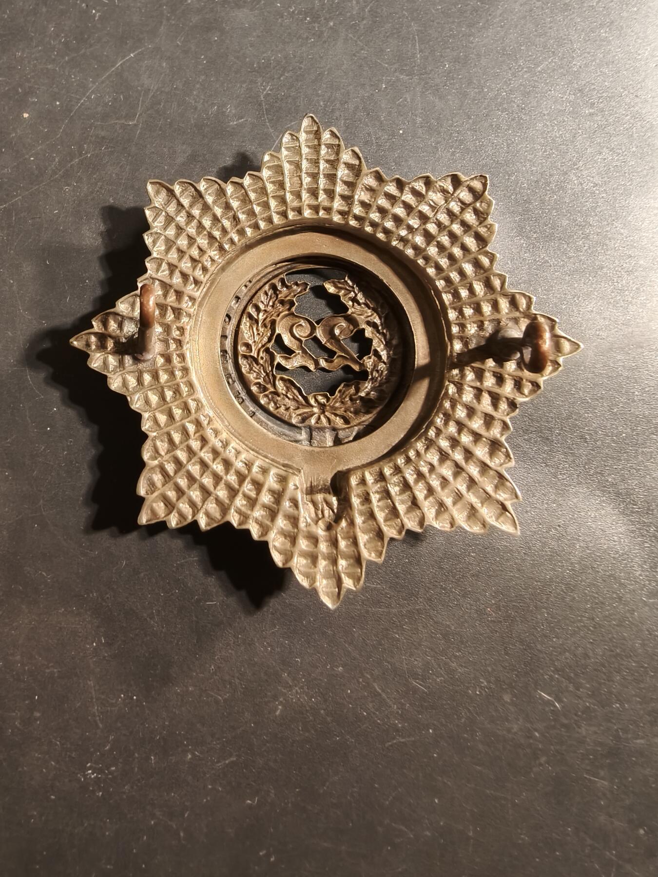 老王徽章第177期 英国陆军第22步兵团帽徽      维多利亚女王时期