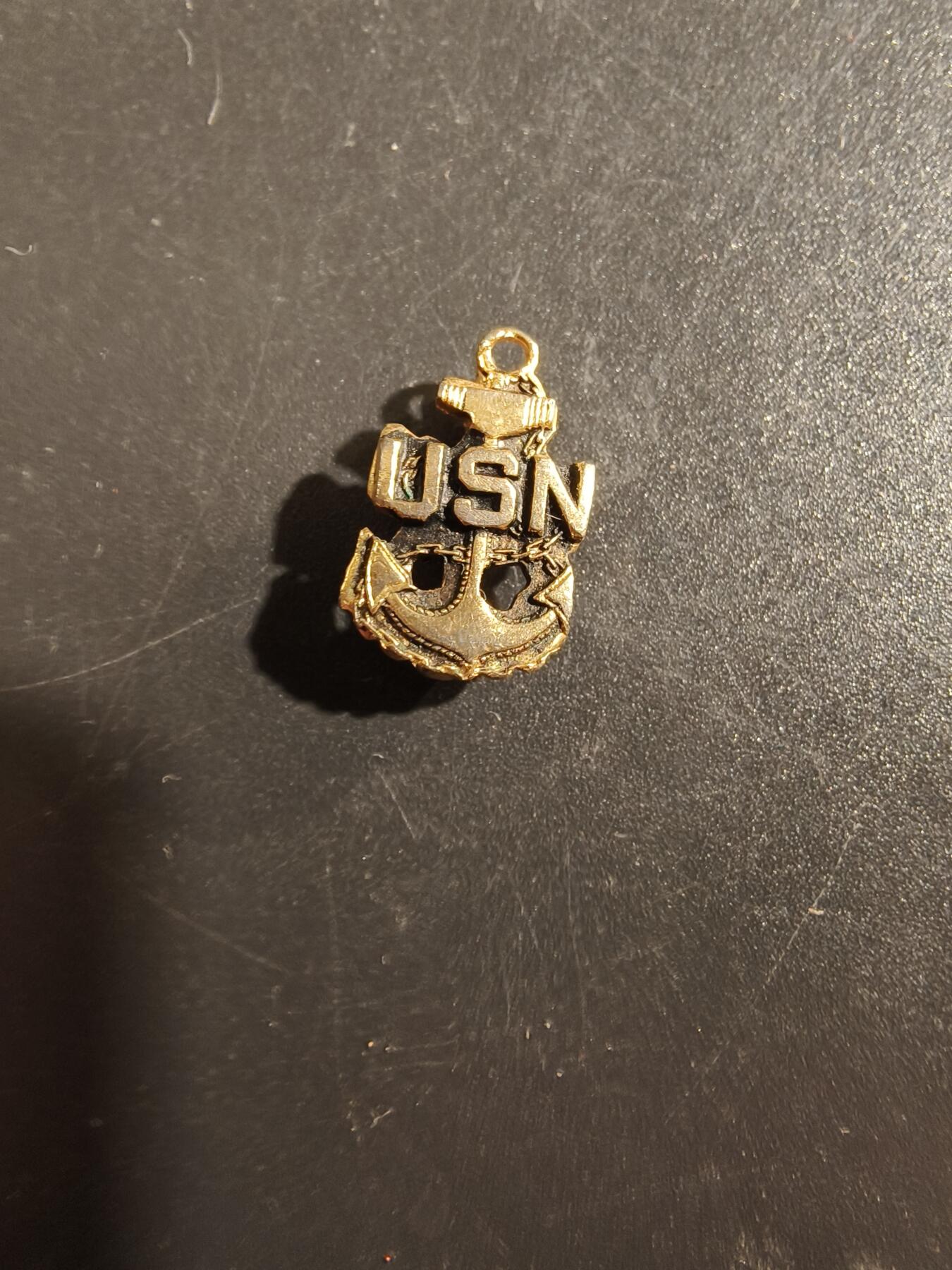 老王徽章第177期 美国海军证章    二战时期横针版