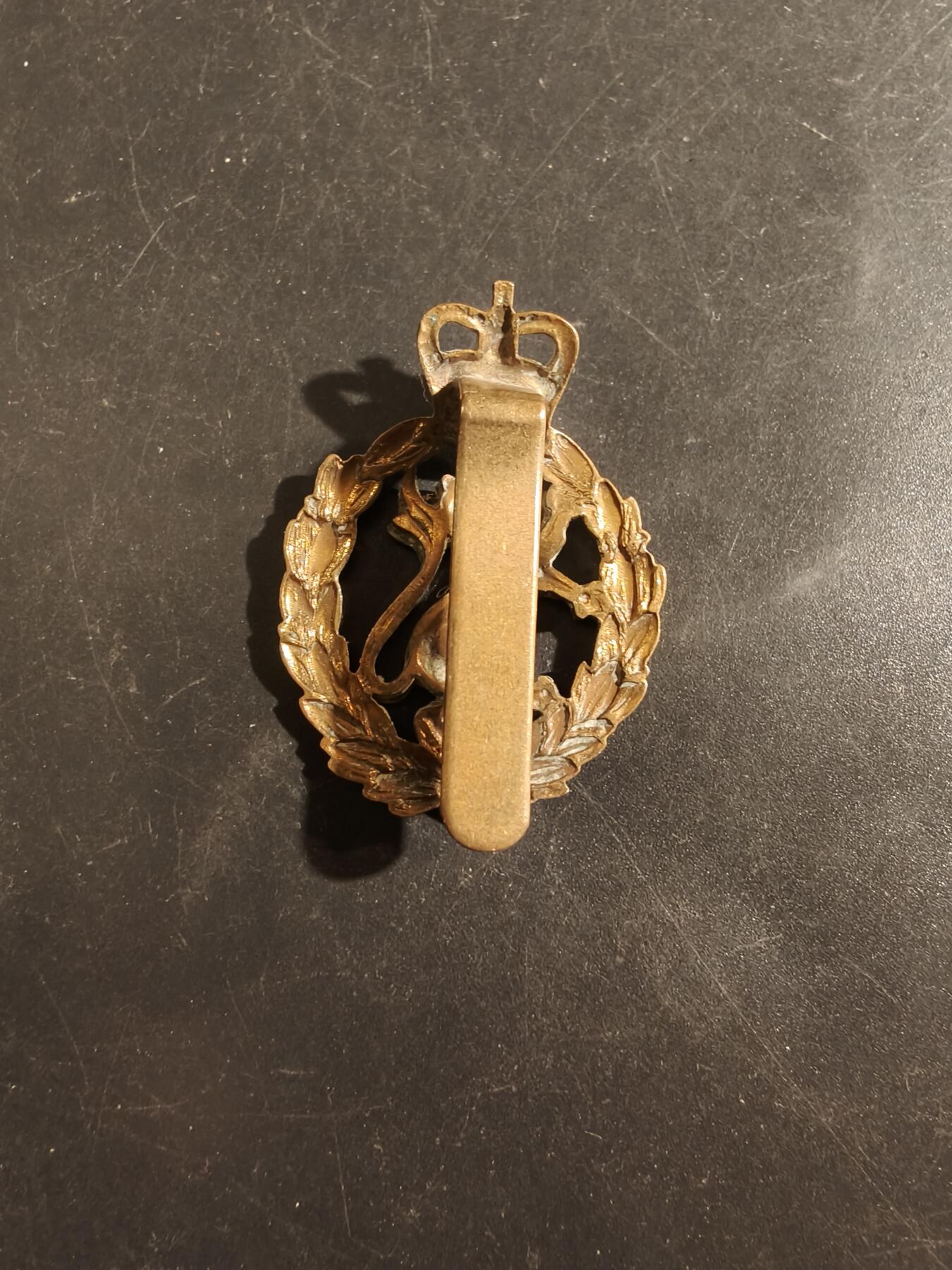 老王徽章第177期 英国皇家兽医帽徽      女王时期