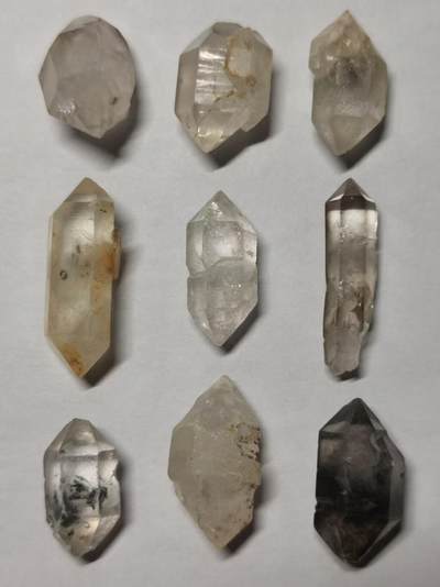 七河·世界币章小拍（总第34期） - 藏家出品X715（3）云贵闪灵水晶原石 一组共9件