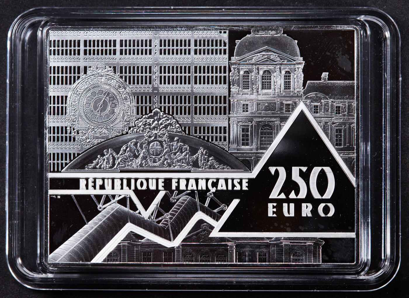 【俄甄集藏】“万象更新、马呈祥瑞”迎新春俄甄精品场-2026年(047)01-21 星期三 晚 19:30 全场包邮 法国2023年名画系列-欧仁《自由引导人民》彩绘精制方形250欧元大银币，品相完好，原亚克力盒封装，重500克，999银，发行量300枚，该枚为66号，名誉品种