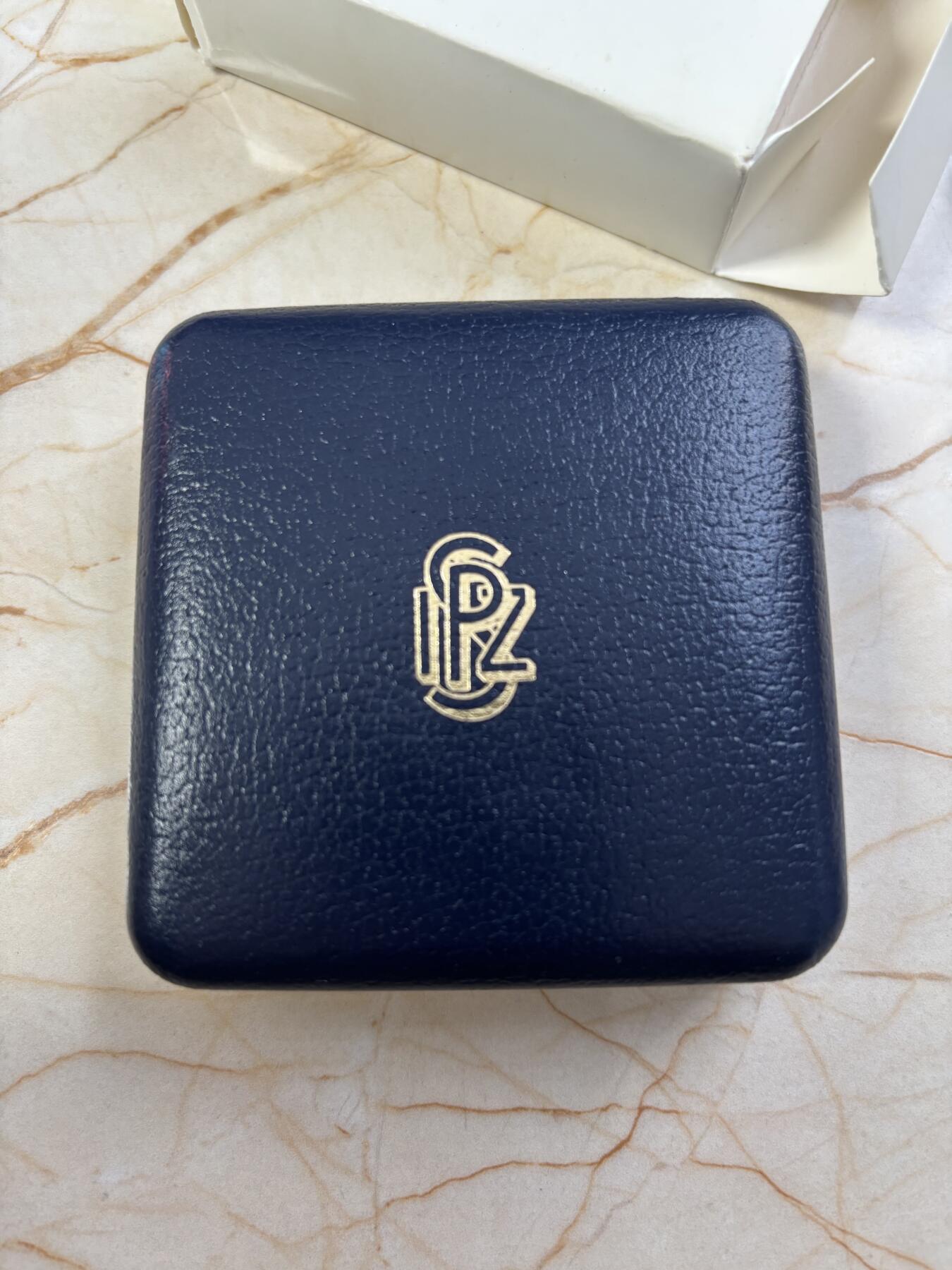 第188期拍卖 意大利1993年动植物系列500里拉女神精制纪念银币，835银，15克，有氧化