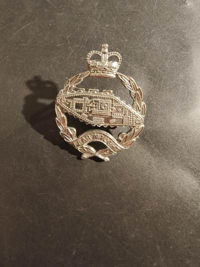 老王徽章第177期 - 英国皇家坦克团帽徽    女王时期