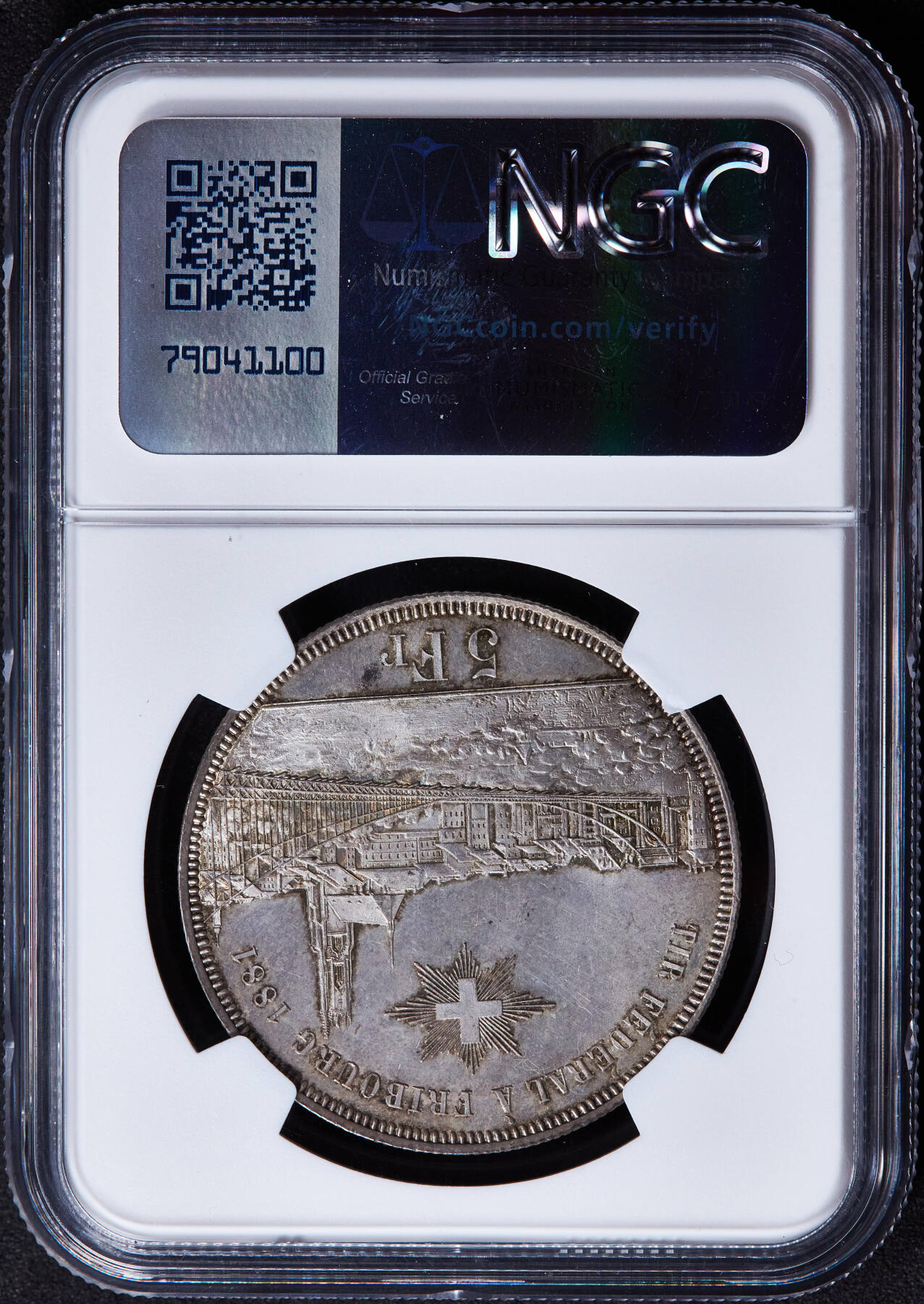 【俄甄集藏】“万象更新、马呈祥瑞”迎新春俄甄精品场-2026年(047)01-21 星期三 晚 19:30 全场包邮 瑞士1881年弗里堡射击节5法郎大银币，NGC MS64，伯尔尼造币厂，经典品种，黄油彩转光品相，底板凝霜