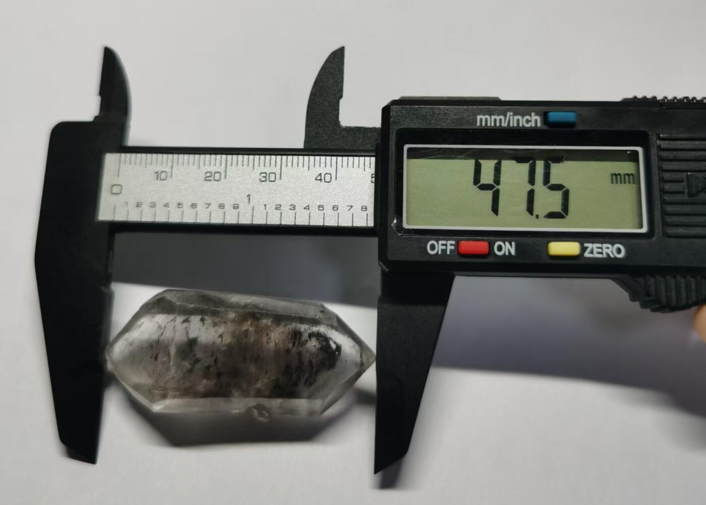 七河·世界币章小拍（总第34期） 藏家出品X696 云贵闪灵水晶原石 小手握双尖 