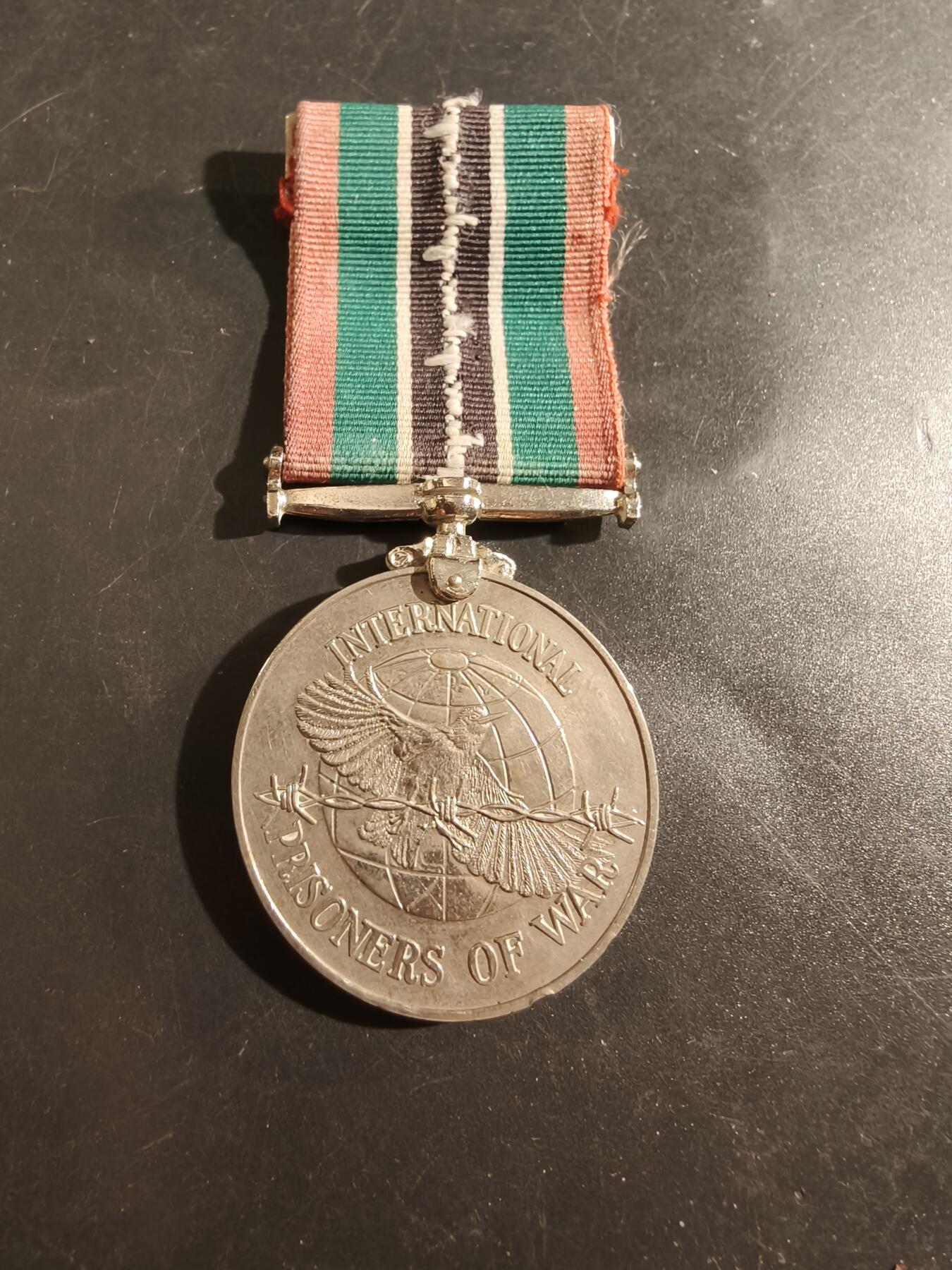 老王徽章第177期 英国前国际战俘纪念章    原盒