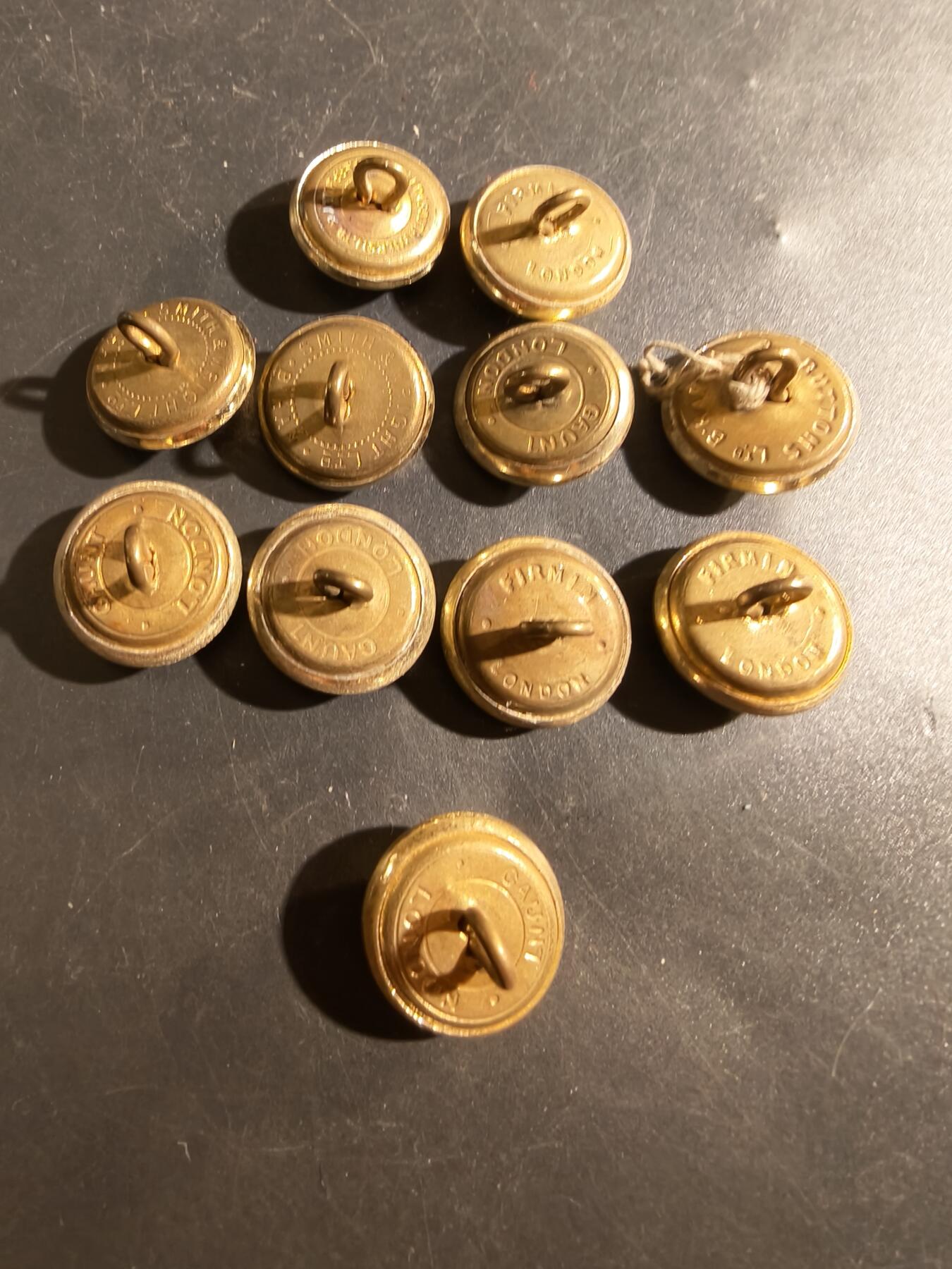 老王徽章第177期 英国军医、军械署、通信兵、炮兵、轻步兵衣扣一组   11枚     女王时期    20mm