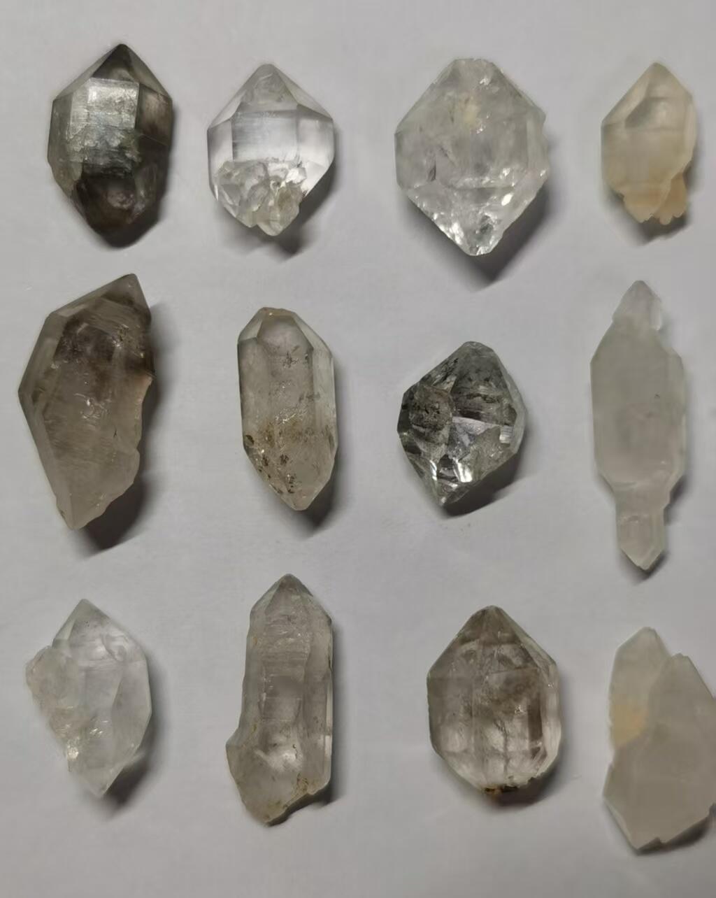 七河·世界币章小拍（总第34期） 藏家出品 X708（3）云贵闪灵水晶原石 多品种 一组 15 件 