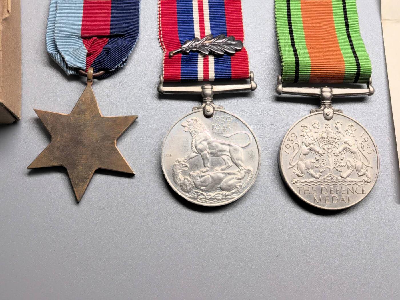 小驴勋章奖章收藏1月17日周六晚六点拍卖（珍爱和平，收藏战争，铭记历史，勿忘国耻，忠党爱国。有偿代拍，送拍规则在简介最后，参拍须阅读规则后再参拍，关系到运费包装发货时效真假辨别等关键信息，拍卖时不再发原图，看大图店主微信码在拍卖店铺介绍里）