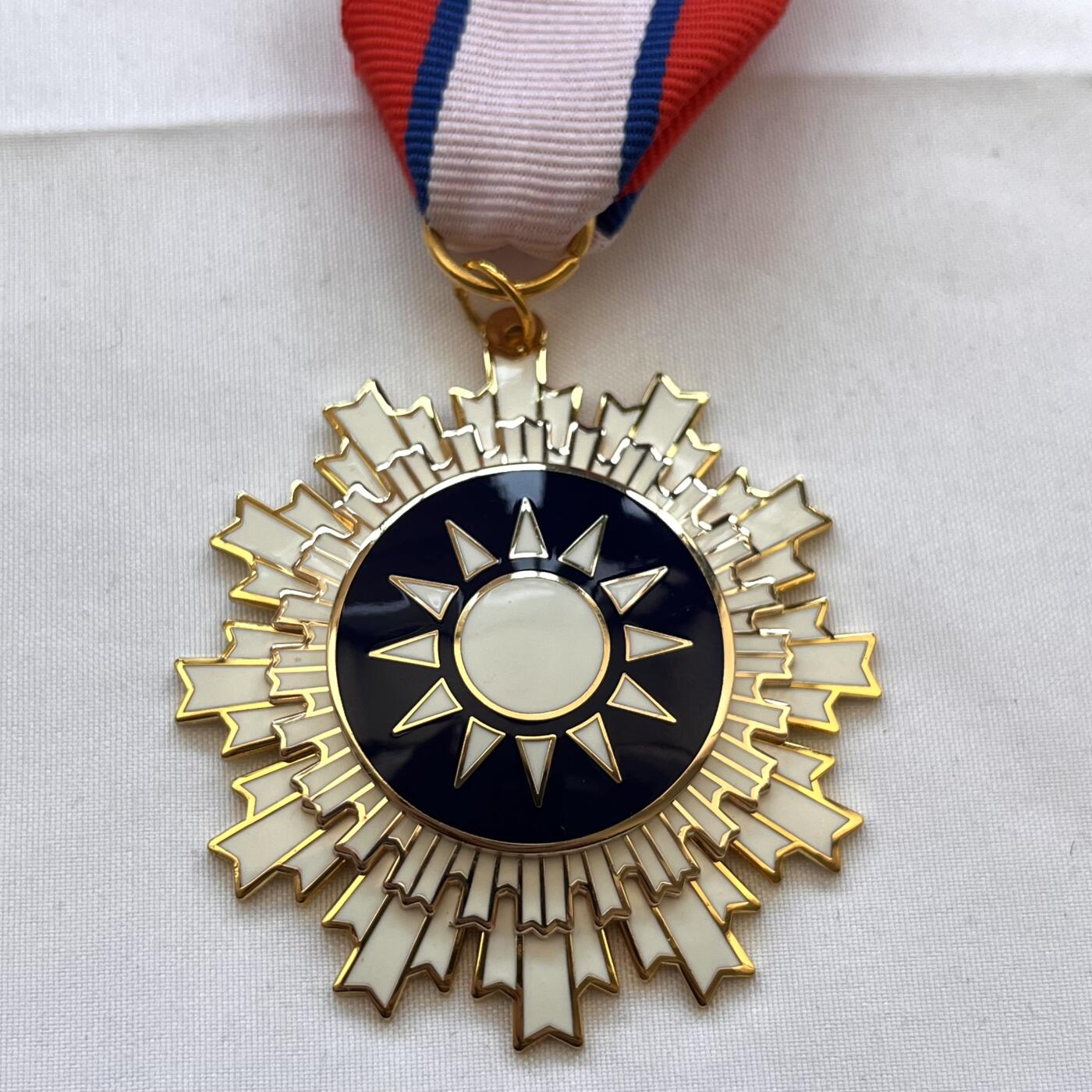 韵星假日拍卖第三十七期 -- Rimey Holidays Auction 37 【工艺品】青天白日勋章