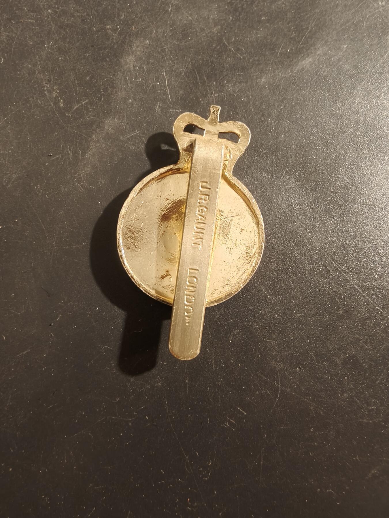 老王徽章第177期 英国皇家陆军餐饮兵团帽徽    女王时期