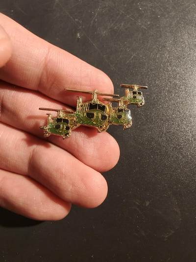 老王徽章第177期 - 美国UH-1“休伊”直升机编队徽章