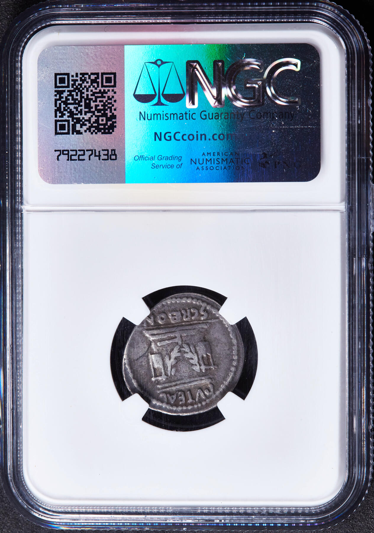 【俄甄集藏】“万象更新、马呈祥瑞”迎新春俄甄精品场-2026年(047)01-21 星期三 晚 19:30 全场包邮 古罗马共和国公元前62年好运女神1第纳尔竖琴银币，NGC VF (Str5/5, Sur2/5)，制币官斯克雷波尼乌斯发行，正面好运之神拟人化头像，头像前有铭文；背面是井栏，装饰有竖琴和月桂枝，女神名字bonus，在今天英语法语里是“奖金，红利，意外之喜”的意思，酱彩包浆