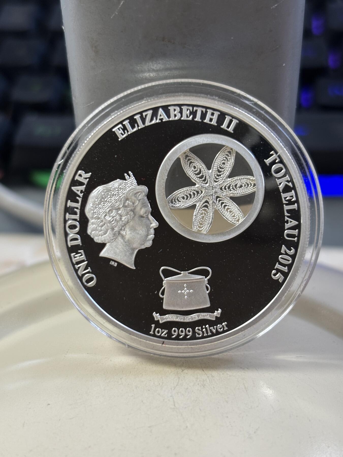 第188期拍卖 托克劳2015年掐丝动物系列北极熊1盎司纪念彩银币，999银，发行1500枚，有氧化