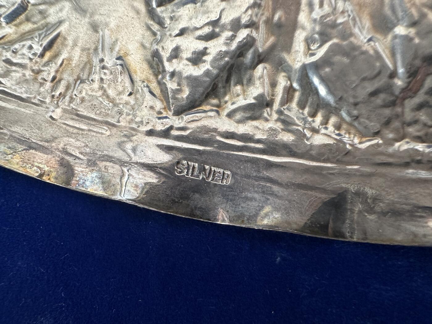 【俄甄集藏】“万象更新、马呈祥瑞”迎新春俄甄精品场-2026年(047)01-21 星期三 晚 19:30 全场包邮 奥斯曼帝国19世纪末外销古董錾花装饰银盘，长：360mm，宽：280mm，重量：985.5克，900银，工艺精细，手工制品