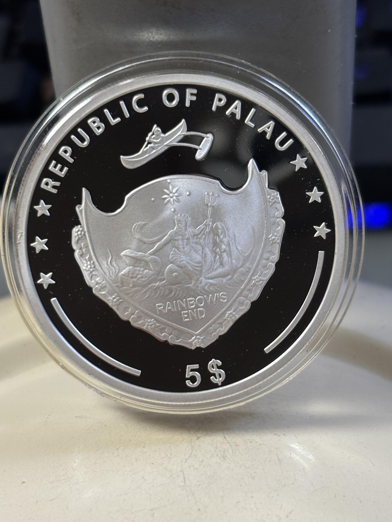 第188期拍卖 帕劳2016年珍珠系列镶嵌天然珍珠彩色1盎司精制银币，999银，发行2500枚，有瑕疵