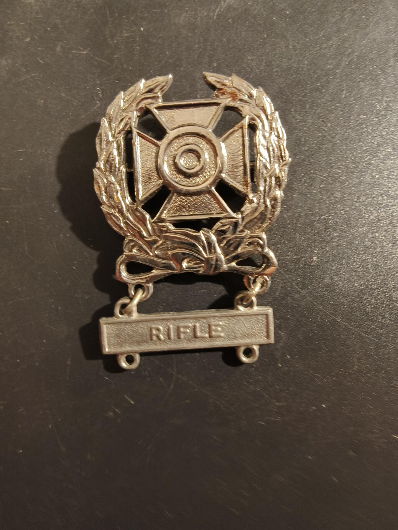 老王徽章第177期 美国陆军神射手技能章    步枪勋条    二战时期横针版