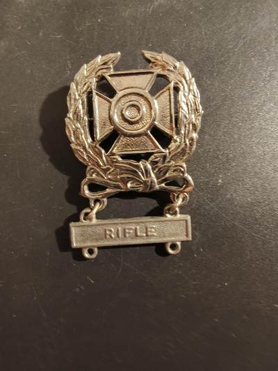 老王徽章第177期 - 美国陆军神射手技能章    步枪勋条    二战时期横针版