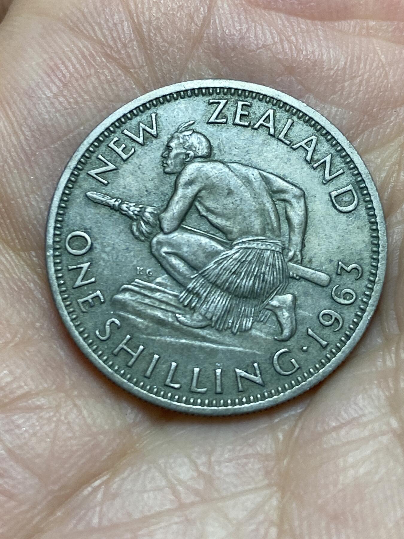 2026年第九场(总第一百七十八场）外国好品散币场(免佣金) 新西兰🇳🇿1963年1先令(伊丽莎白二世青年桂冠第二版)