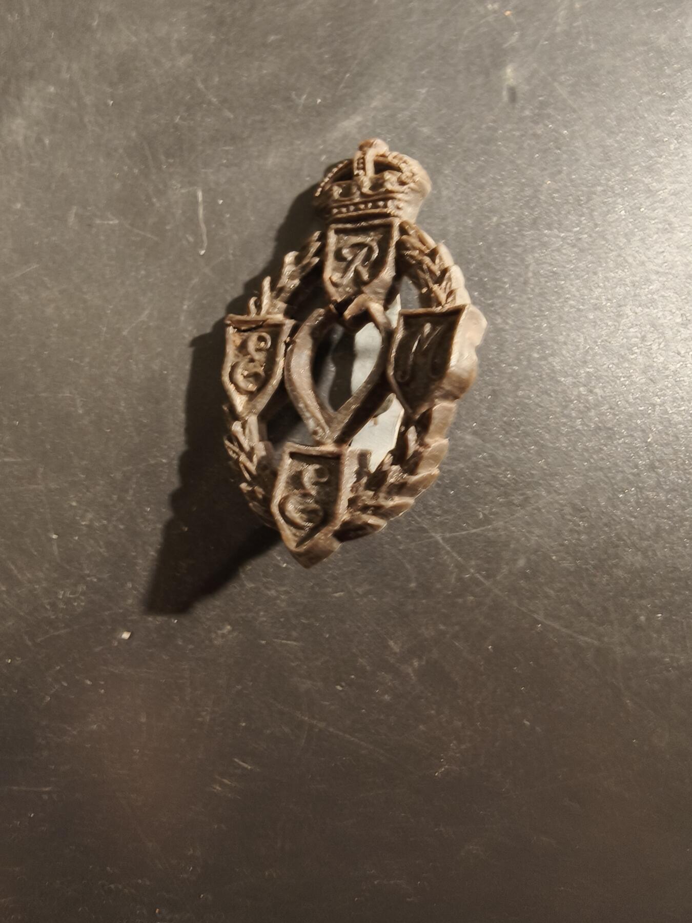 老王徽章第177期 英国皇家机电工程兵团帽徽    二战时期