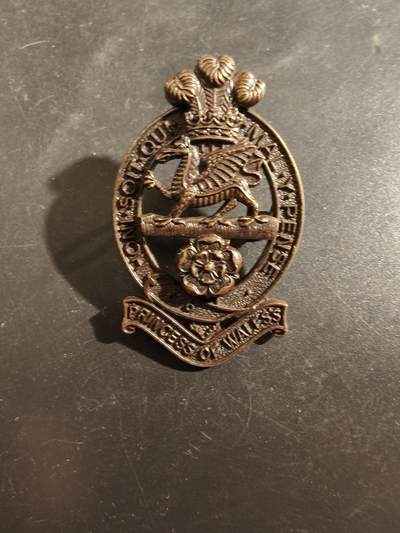老王徽章第177期 - 英国皇家威尔士女亲王步兵团帽徽     一战时期