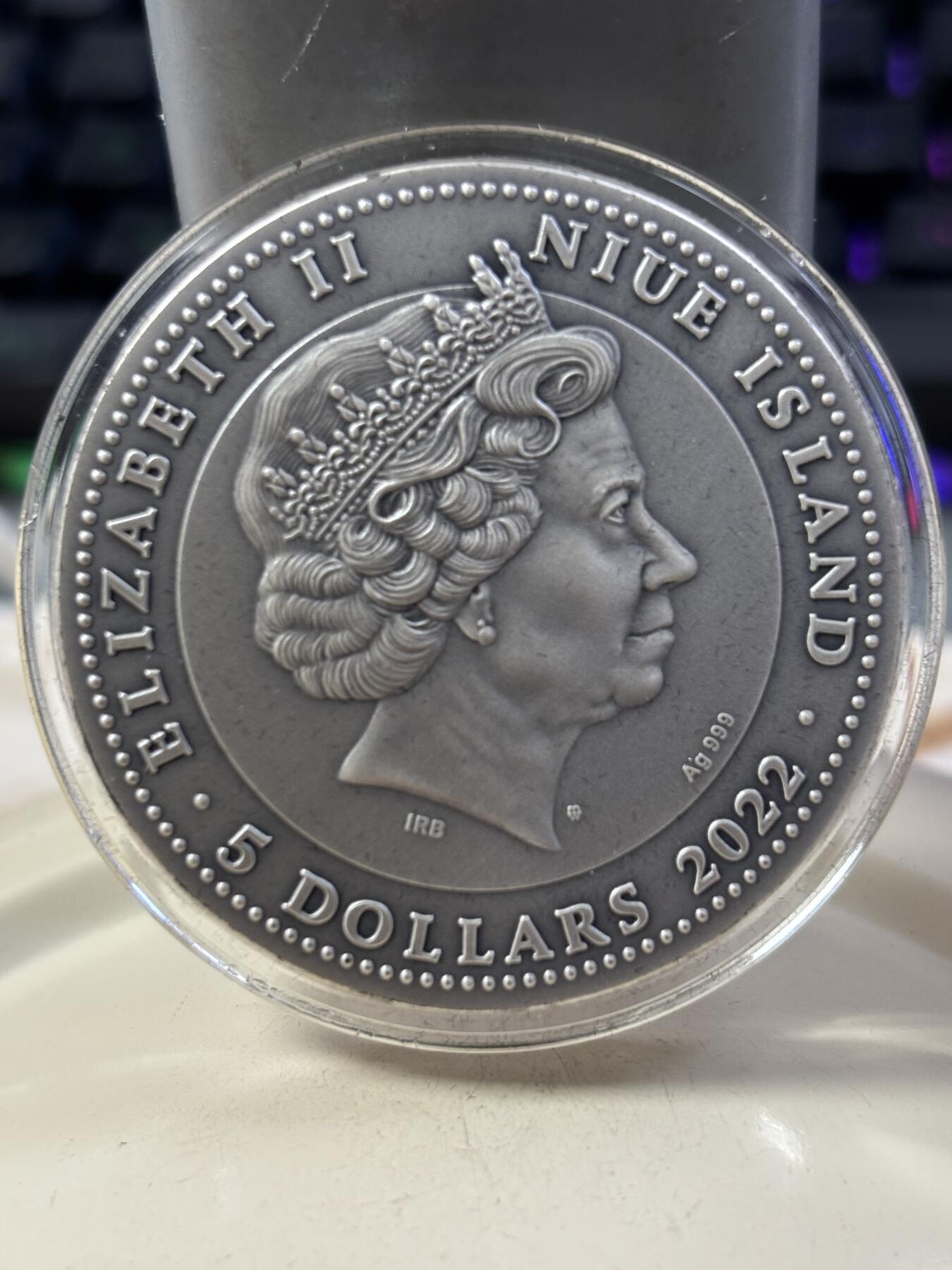 第188期拍卖 纽埃2022年希腊和罗马神赫尔墨斯嵌树脂2盎司纪念银币，999银，发行500枚