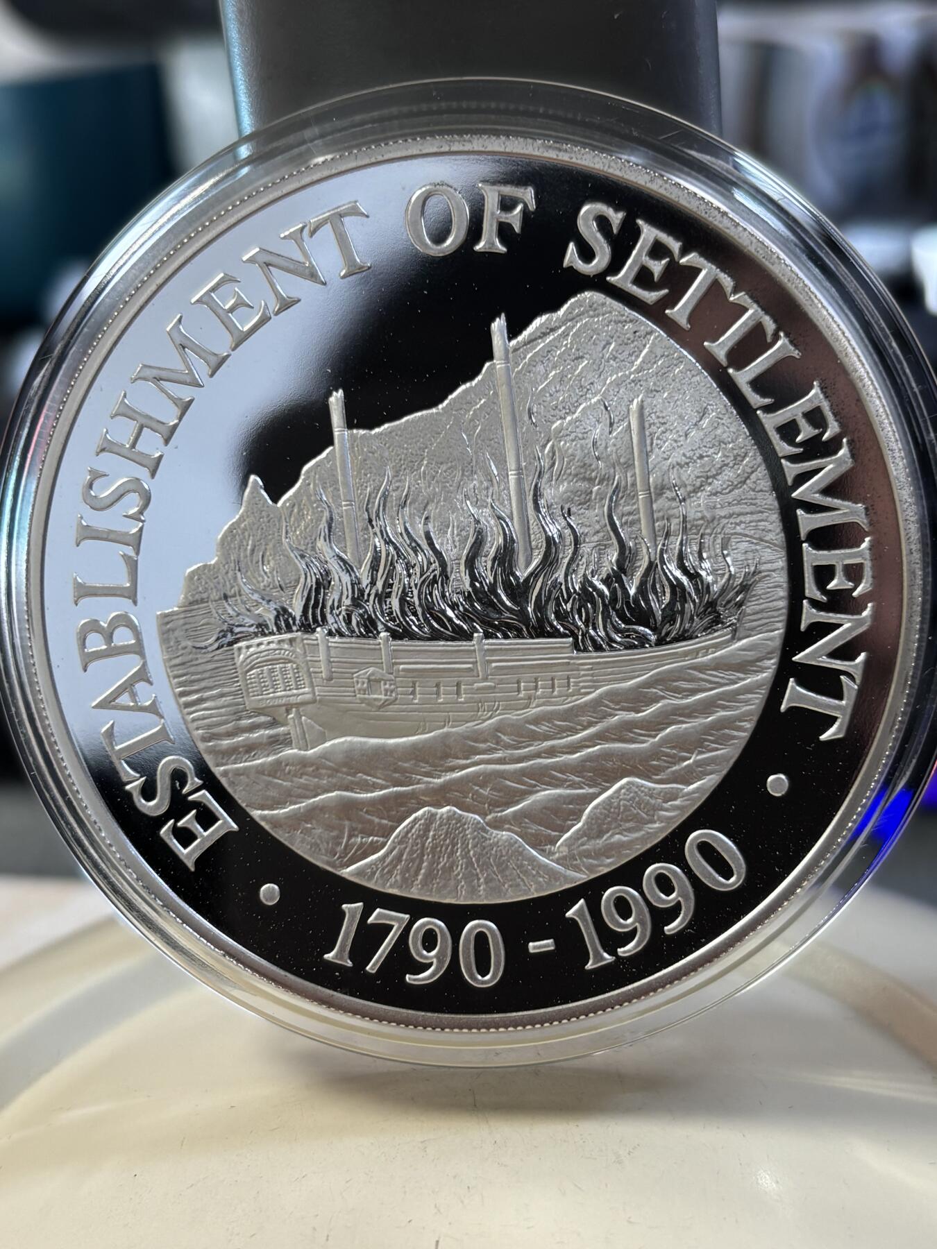 第188期拍卖 皮特凯恩群岛1990年火烧船5盎司精制纪念银币，999银，发行2500枚