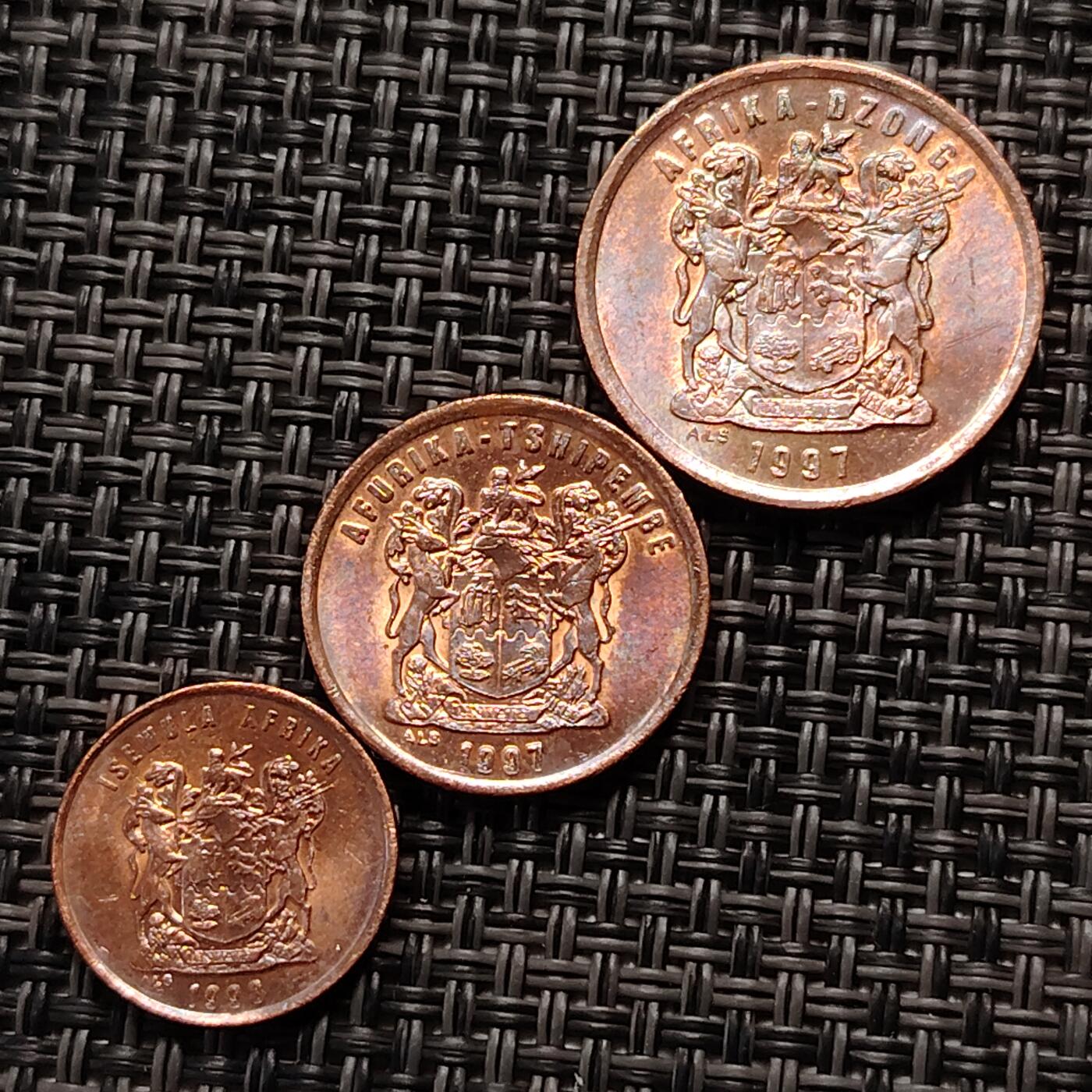 布加迪🐬～世界钱币(上海)🌾第 270 期 /  各国套币和散币 南非🇿🇦 1/2/5分 三枚～L9