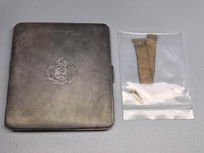 小驴勋章奖章收藏1月17日周六晚六点拍卖（珍爱和平，收藏战争，铭记历史，勿忘国耻，忠党爱国。有偿代拍，送拍规则在简介最后，参拍须阅读规则后再参拍，关系到运费包装发货时效真假辨别等关键信息，拍卖时不再发原图，看大图店主微信码在拍卖店铺介绍里） - 英国古董925纯银烟盒，测量为去掉弹力绳重量129.3克