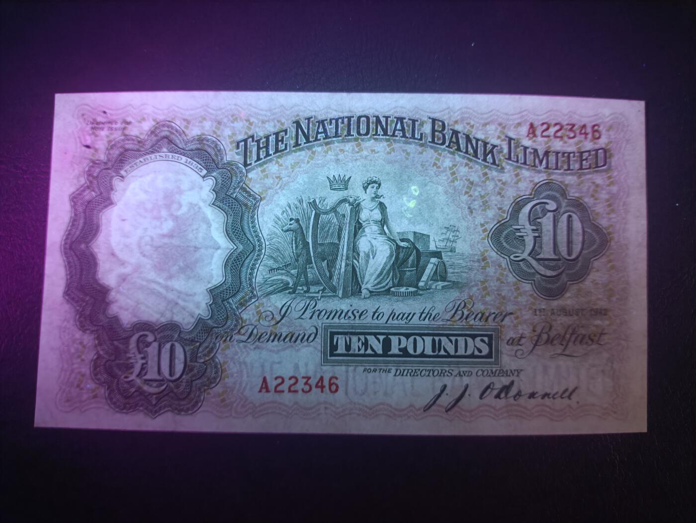 2026一月第三期，总213期 爱尔兰国民银行1942年10镑流通好品XF首冠A，稀有的极早期品种，爱尔兰元素的竖琴，鹿角组成的人格化象征和银行徽标
