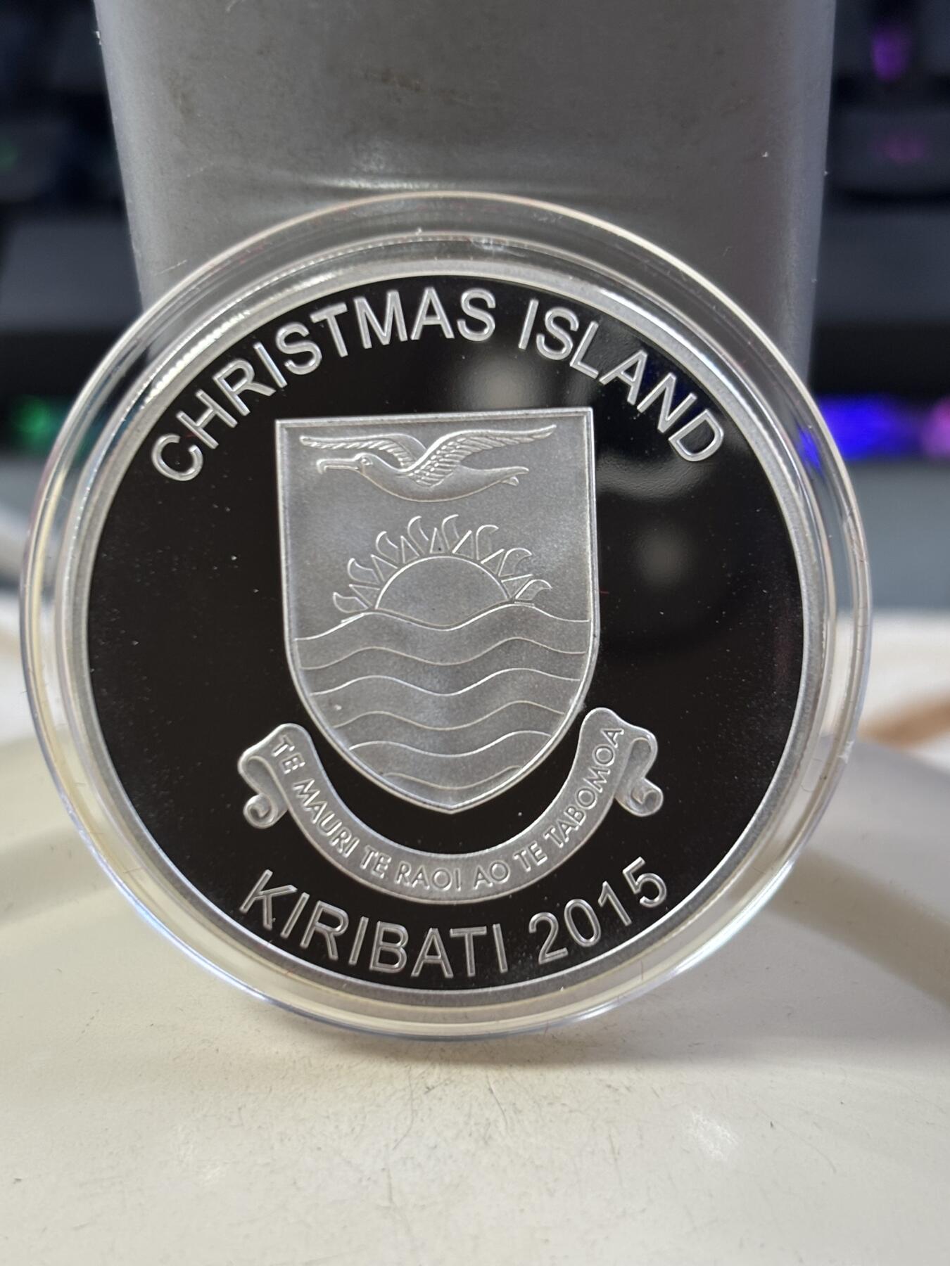 第188期拍卖 基里巴斯2015年圣诞红鼻子驯鹿鲁道夫镶水晶银币，，925银，20克，发行5000枚