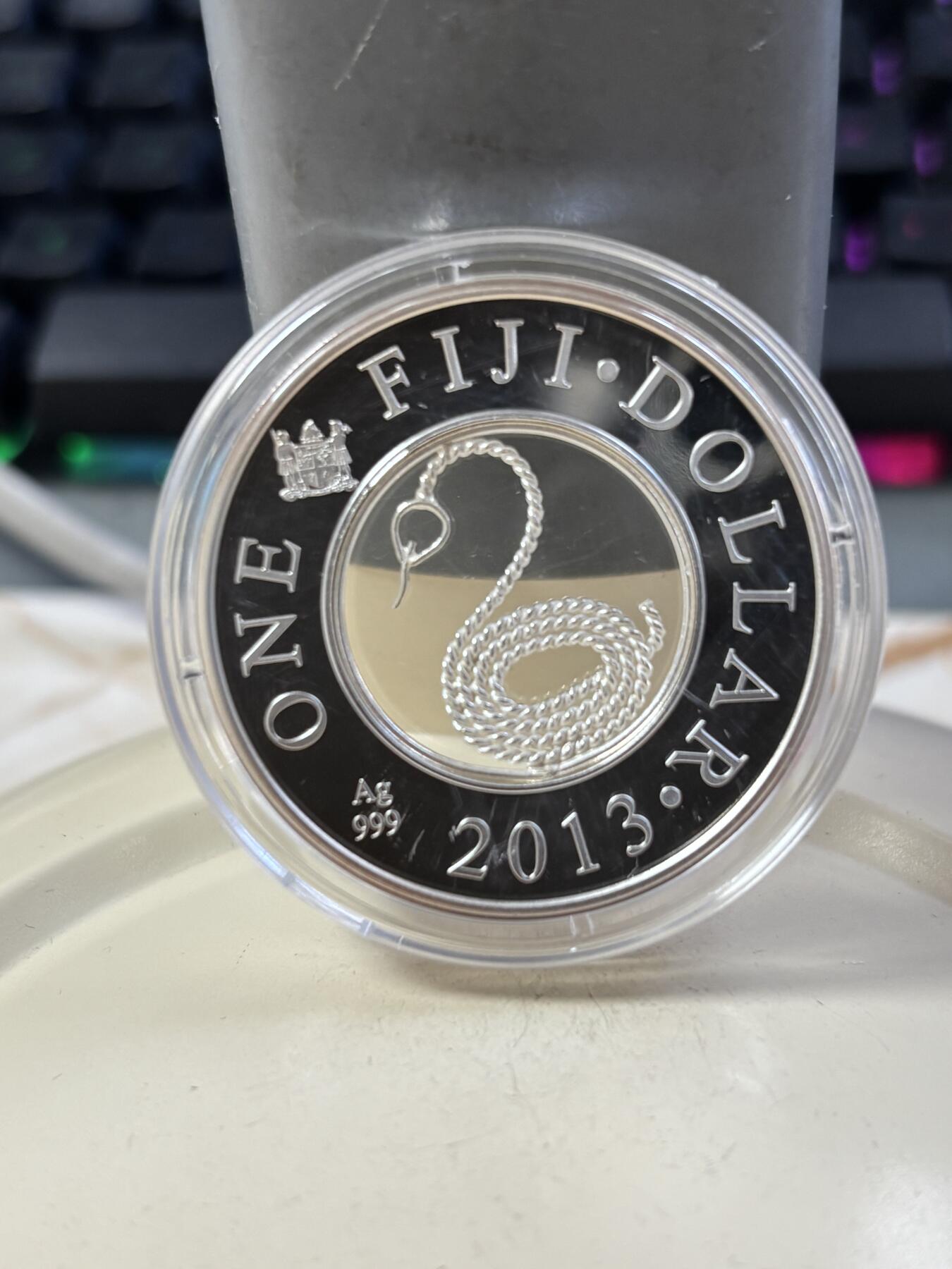 第188期拍卖 斐济2013年中国生肖蛇年花丝灵蛇掐丝工艺镂空银币20.5克，999银，发行4000枚