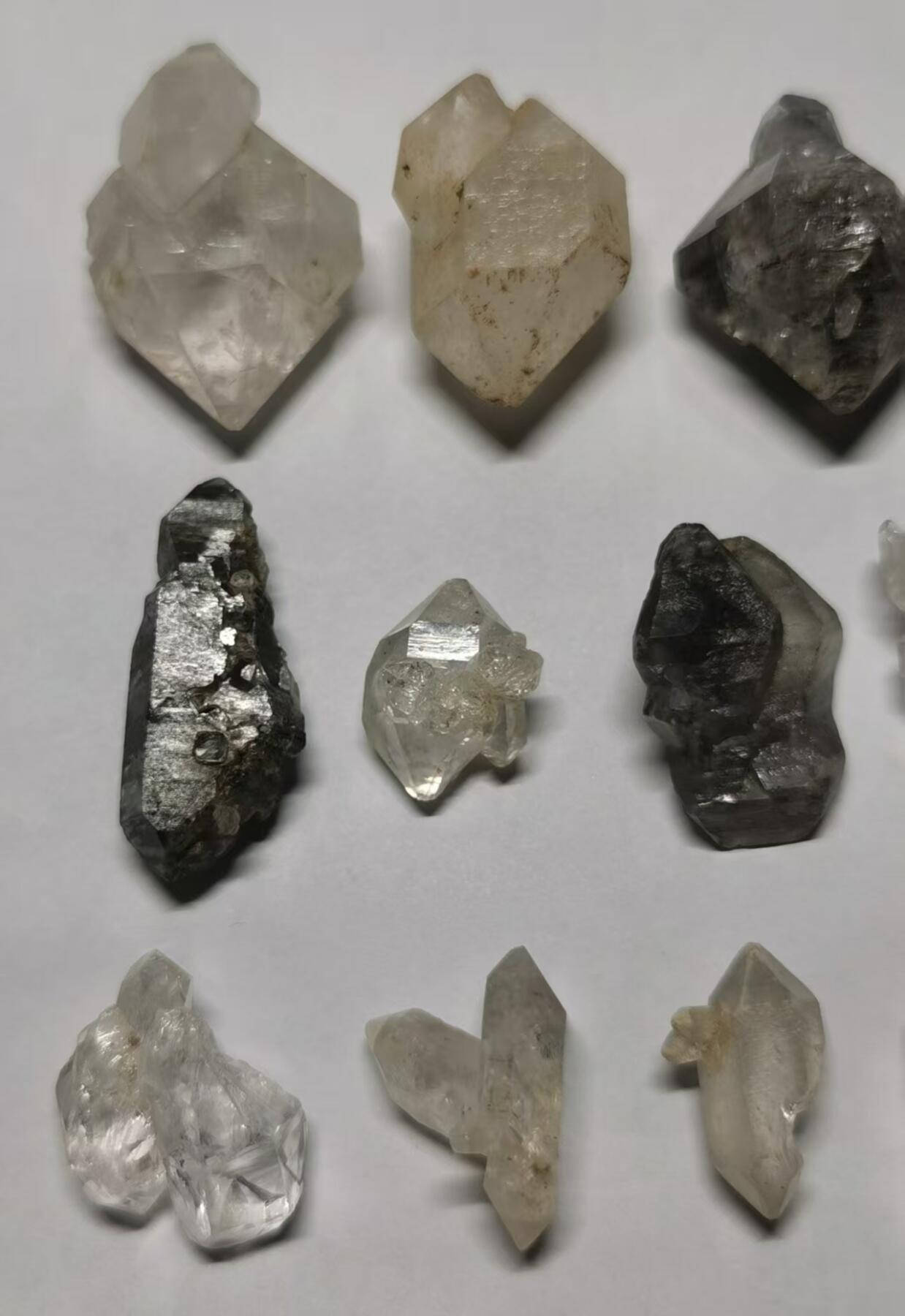 七河·世界币章小拍（总第34期） 藏家出品 X659（7） 有造型的 多品种云贵闪灵水晶 一组15件