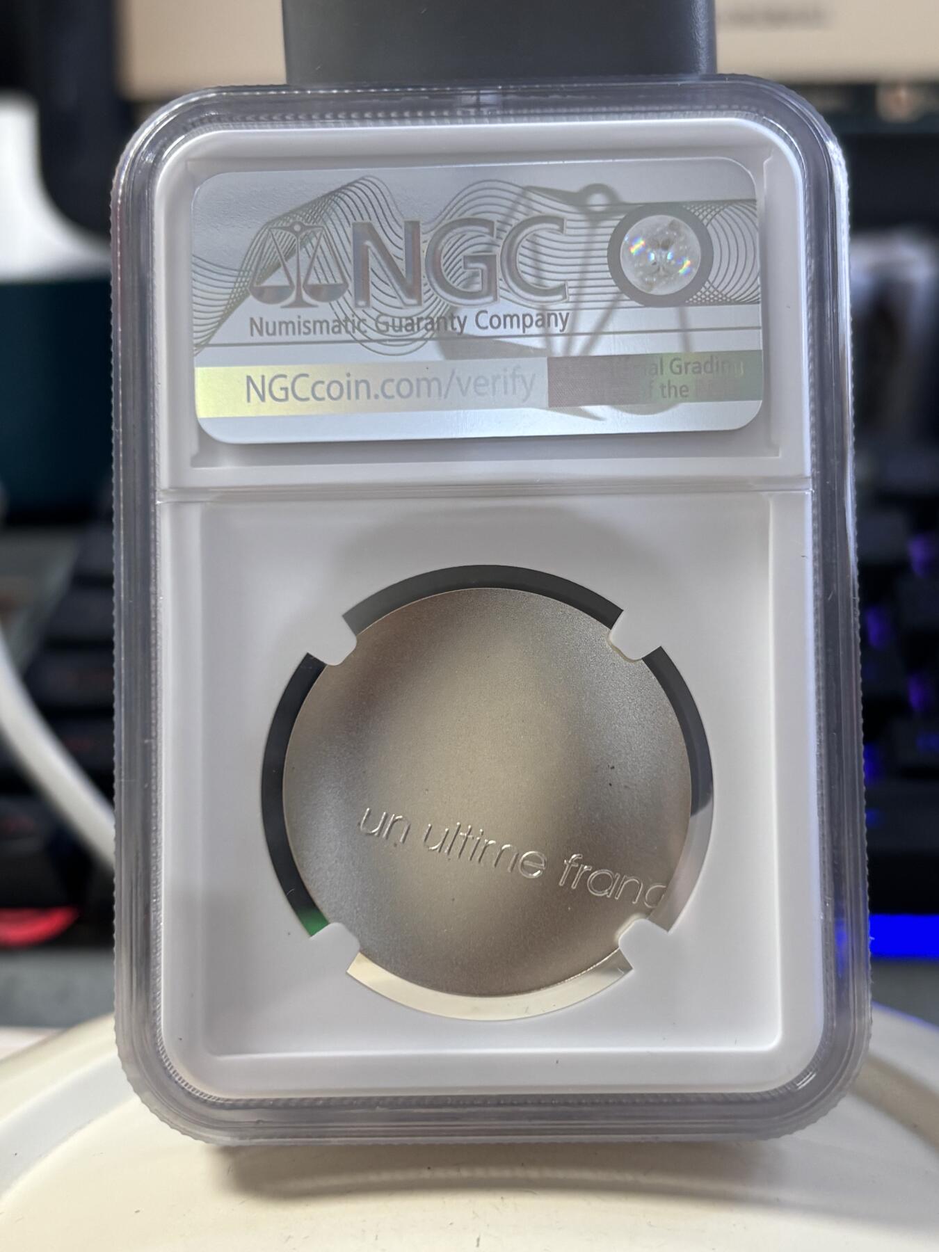 第188期拍卖 获奖币法国2001年最后的法郎波浪形银币NGC-MS69无盒无证书，980银，17.77克，