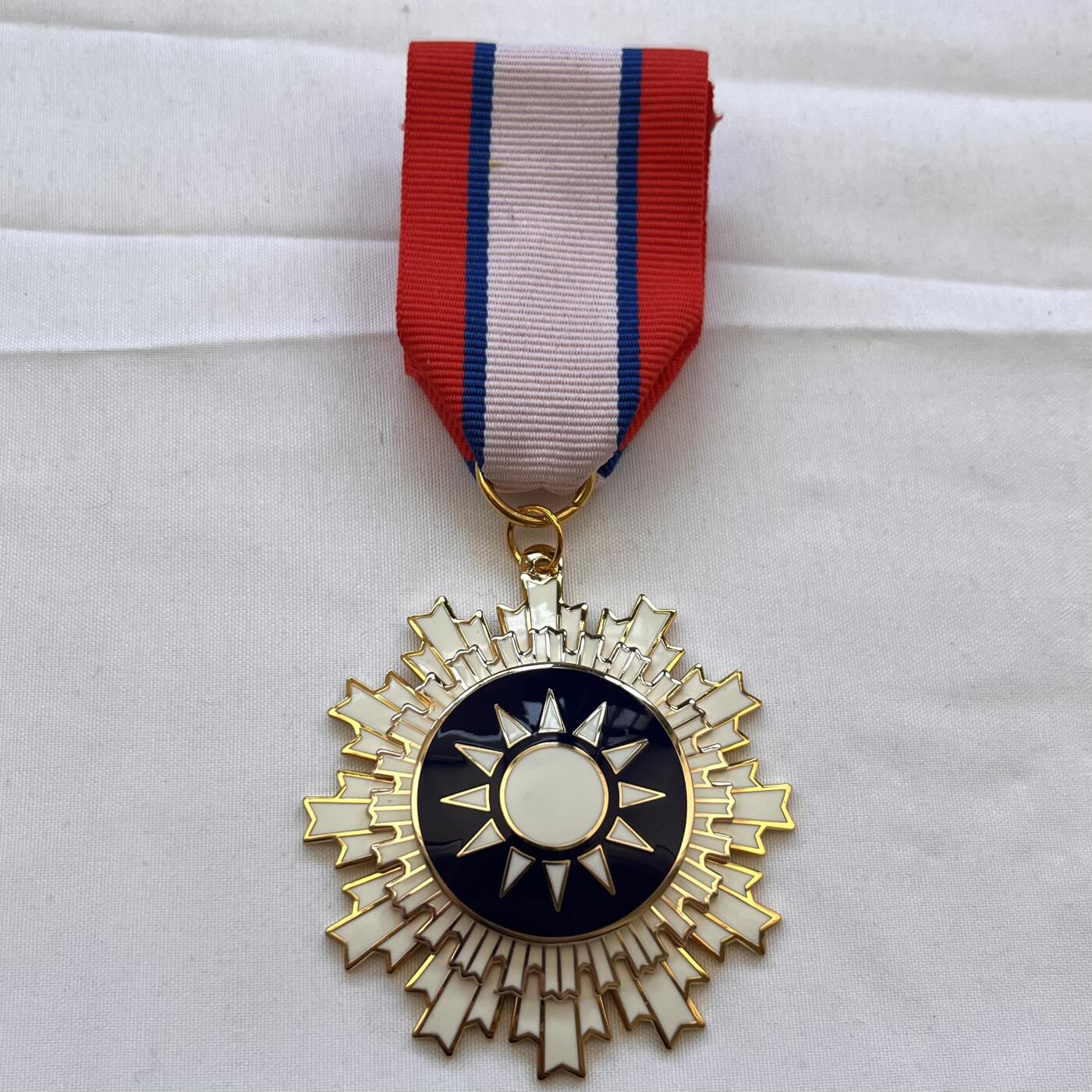 韵星假日拍卖第三十七期 -- Rimey Holidays Auction 37 【工艺品】青天白日勋章