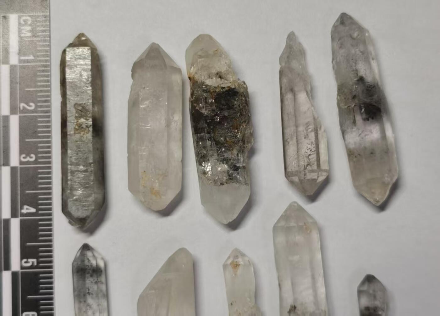 七河·世界币章小拍（总第34期） 藏家出品 X716（3） 长条状云贵闪灵水晶原石 一组 10 件