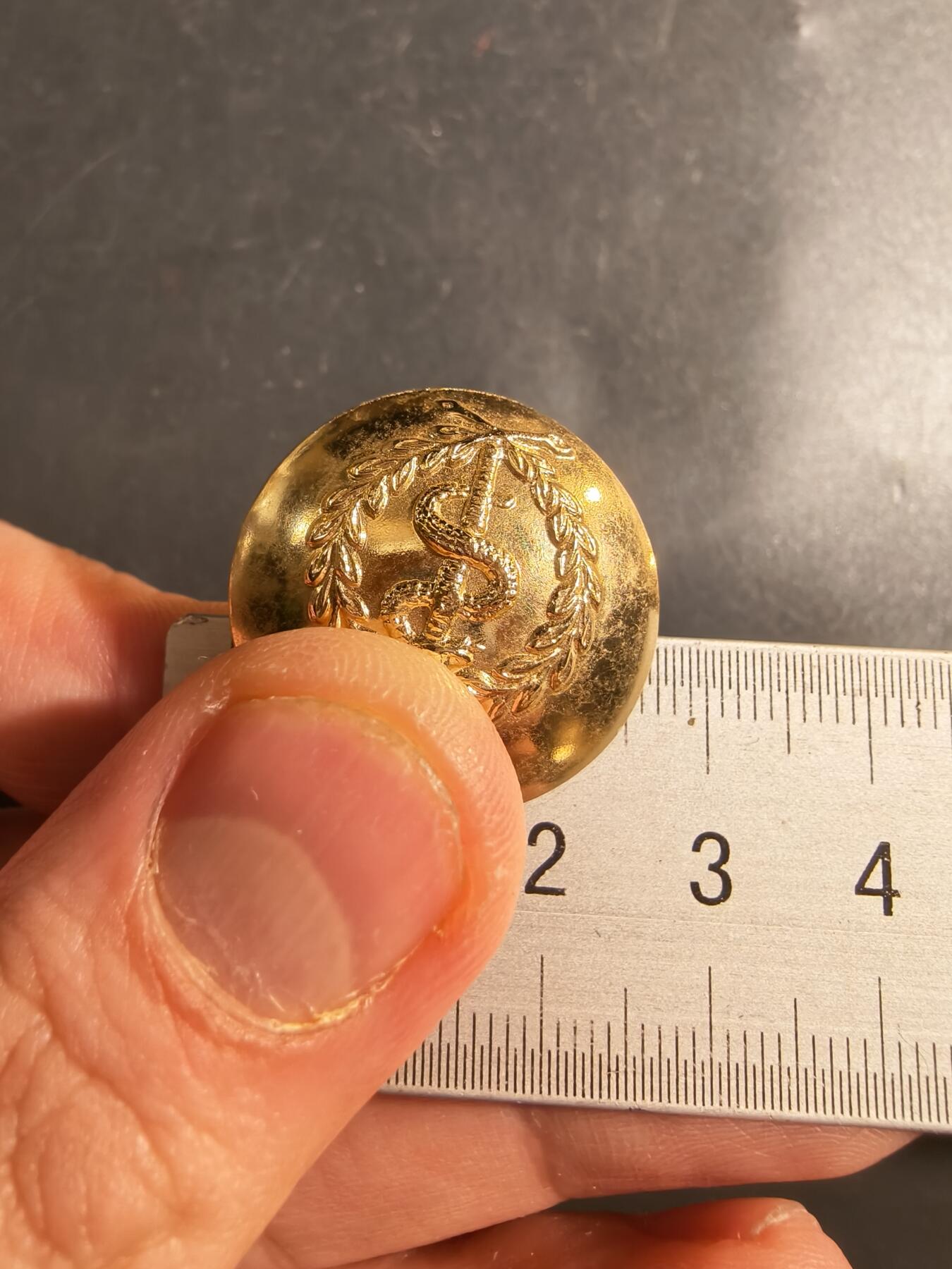 老王徽章第177期 英国皇家军医衣扣一组11枚     女王时期   30mm