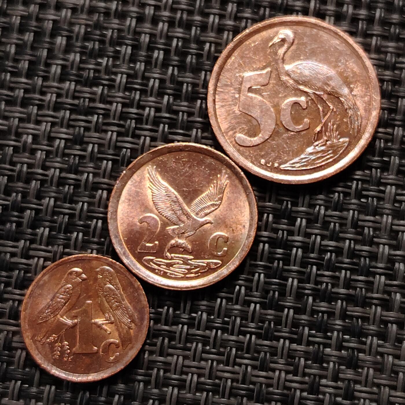 布加迪🐬～世界钱币(上海)🌾第 270 期 /  各国套币和散币 南非🇿🇦 1/2/5分 三枚～L9