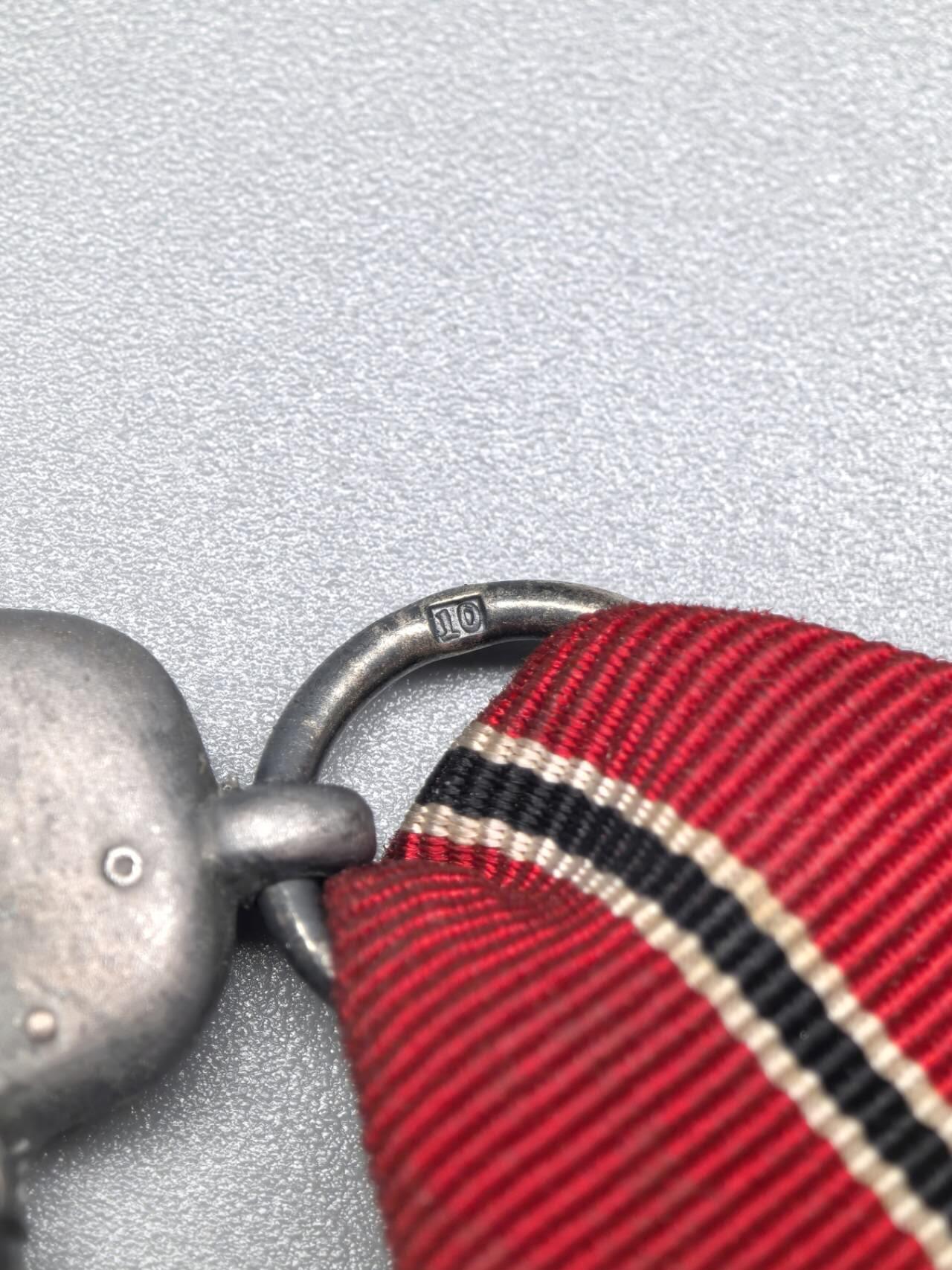 小驴勋章奖章收藏1月17日周六晚六点拍卖（珍爱和平，收藏战争，铭记历史，勿忘国耻，忠党爱国。有偿代拍，送拍规则在简介最后，参拍须阅读规则后再参拍，关系到运费包装发货时效真假辨别等关键信息，拍卖时不再发原图，看大图店主微信码在拍卖店铺介绍里） 得三东线冬季作战奖章，环打10标，好品