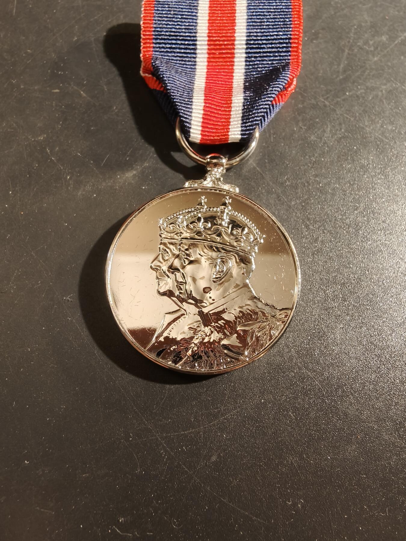 老王徽章第177期 英国查尔斯三世2023年加冕纪念章    原盒    官方版本