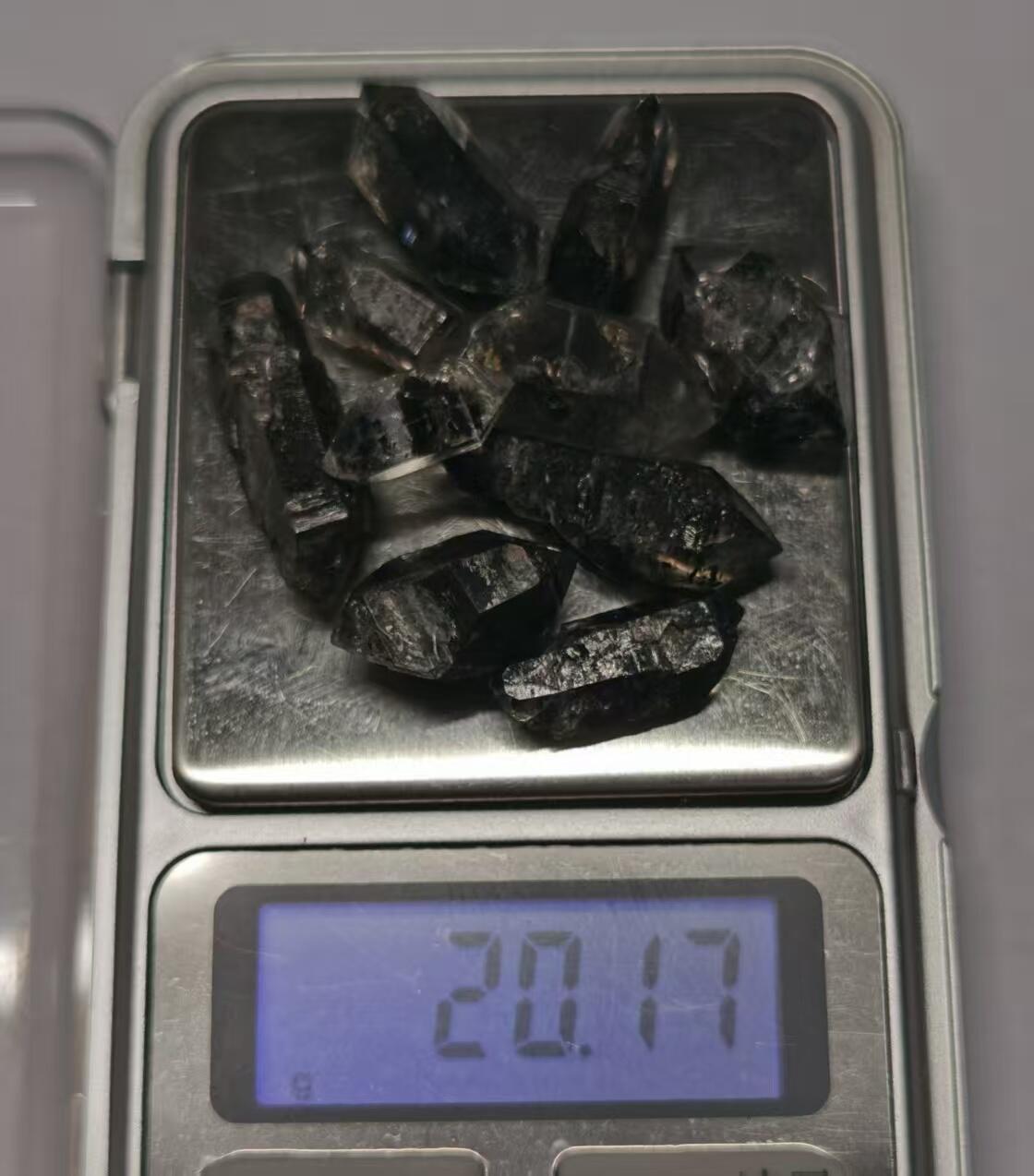 七河·世界币章小拍（总第34期） 藏家出品X677（12） 云贵闪灵水晶原石 深色系 一组 10 件 